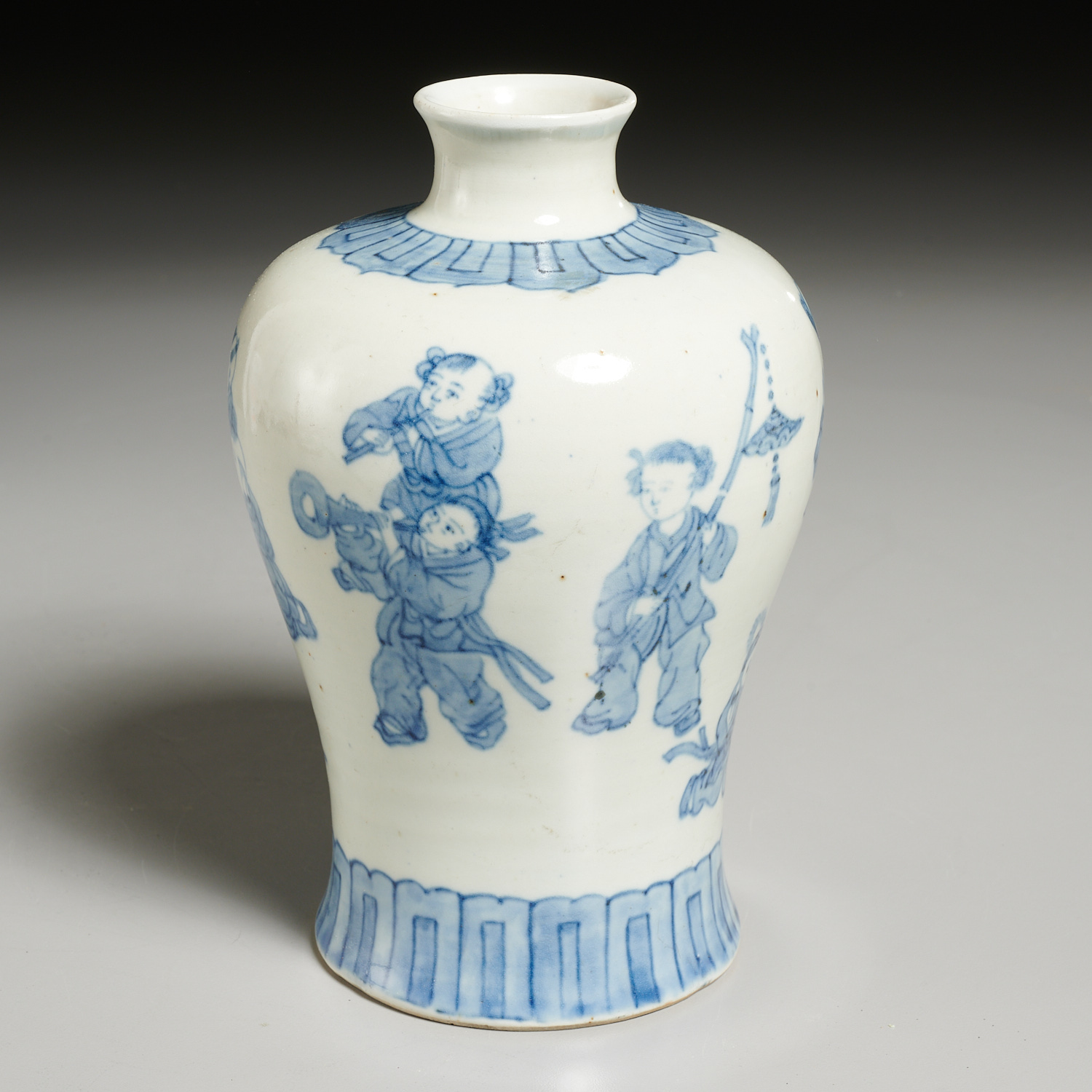 CHINESE BLUE AND WHITE MEIPING 2ce043