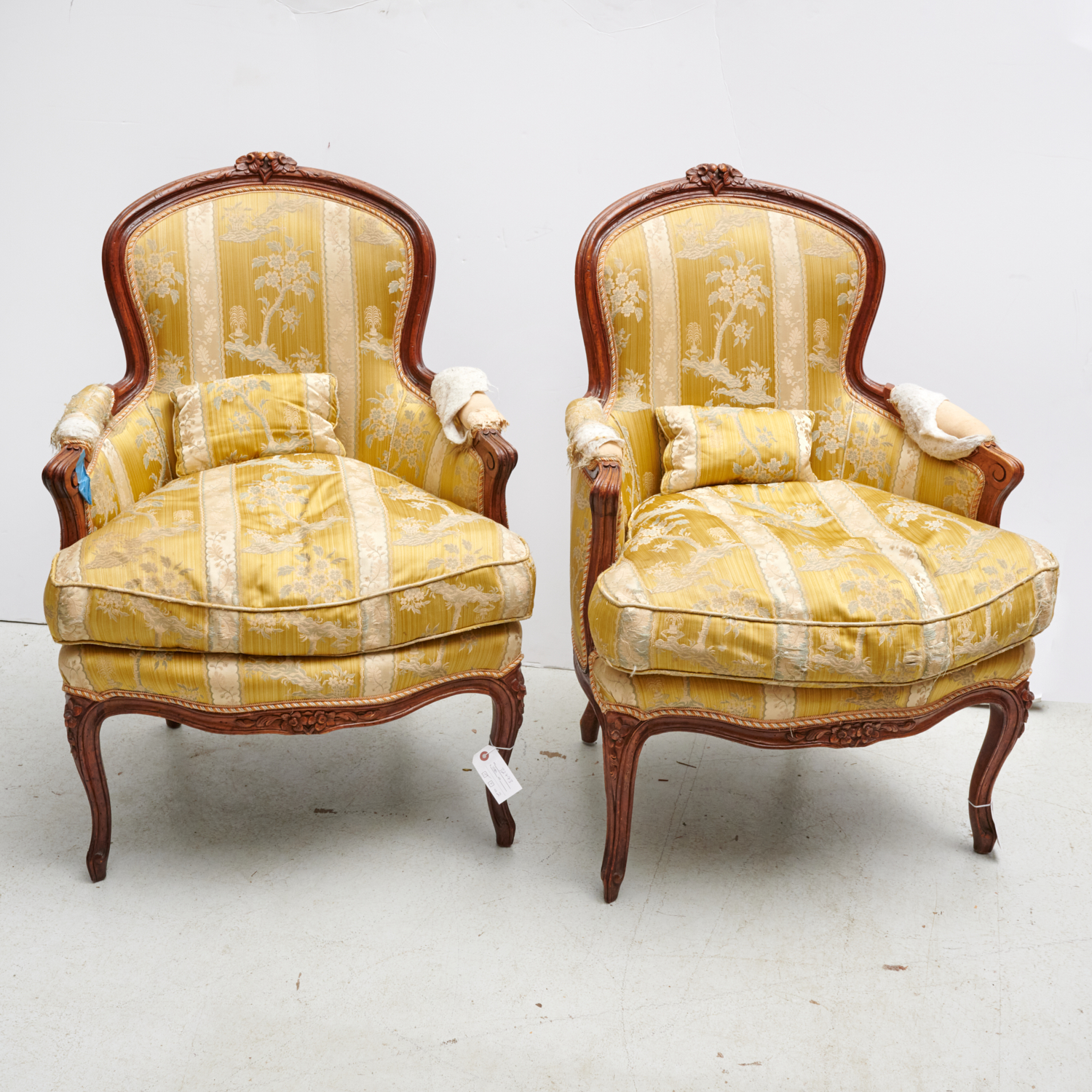 PAIR LOUIS XV STYLE CARVED BEECHWOOD 2ce089