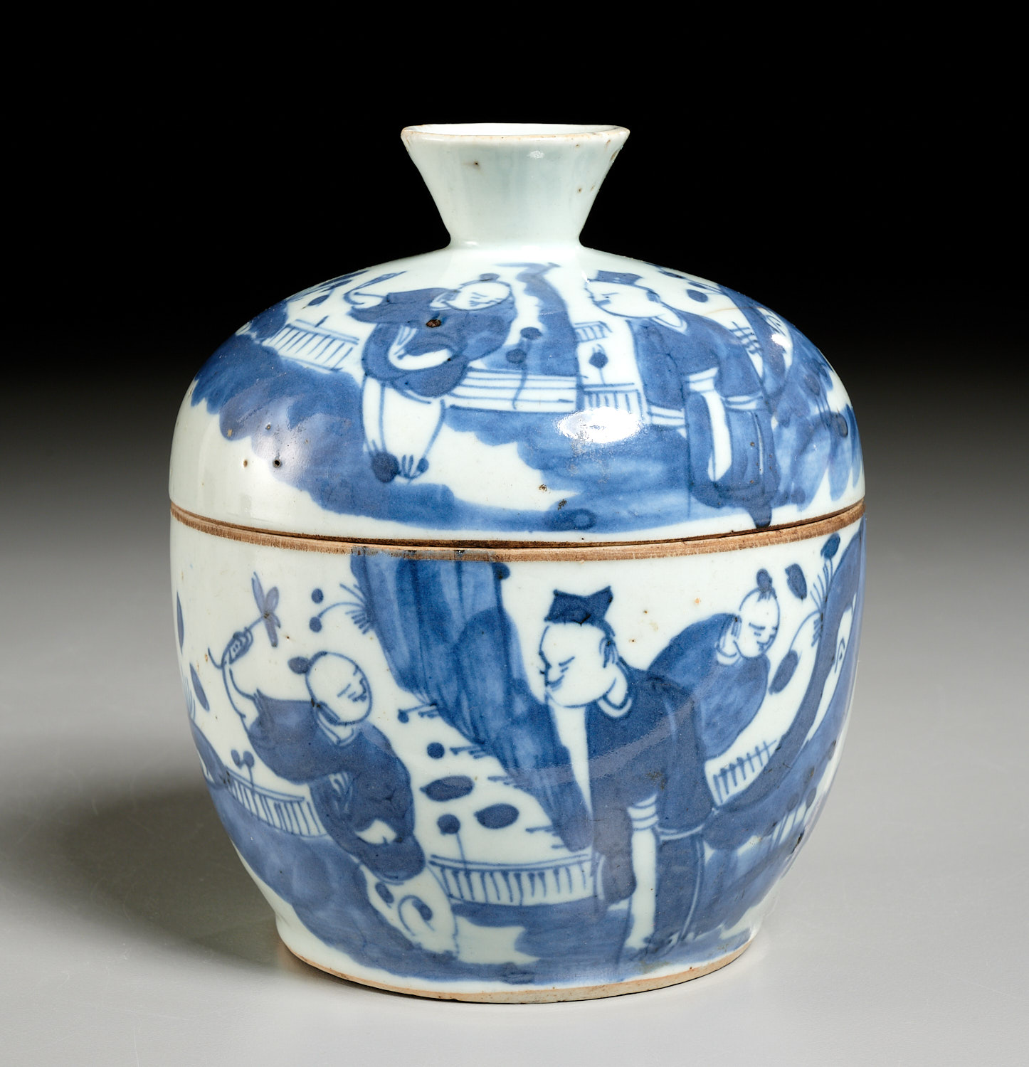 CHINESE BLUE AND WHITE LIDDED JAR