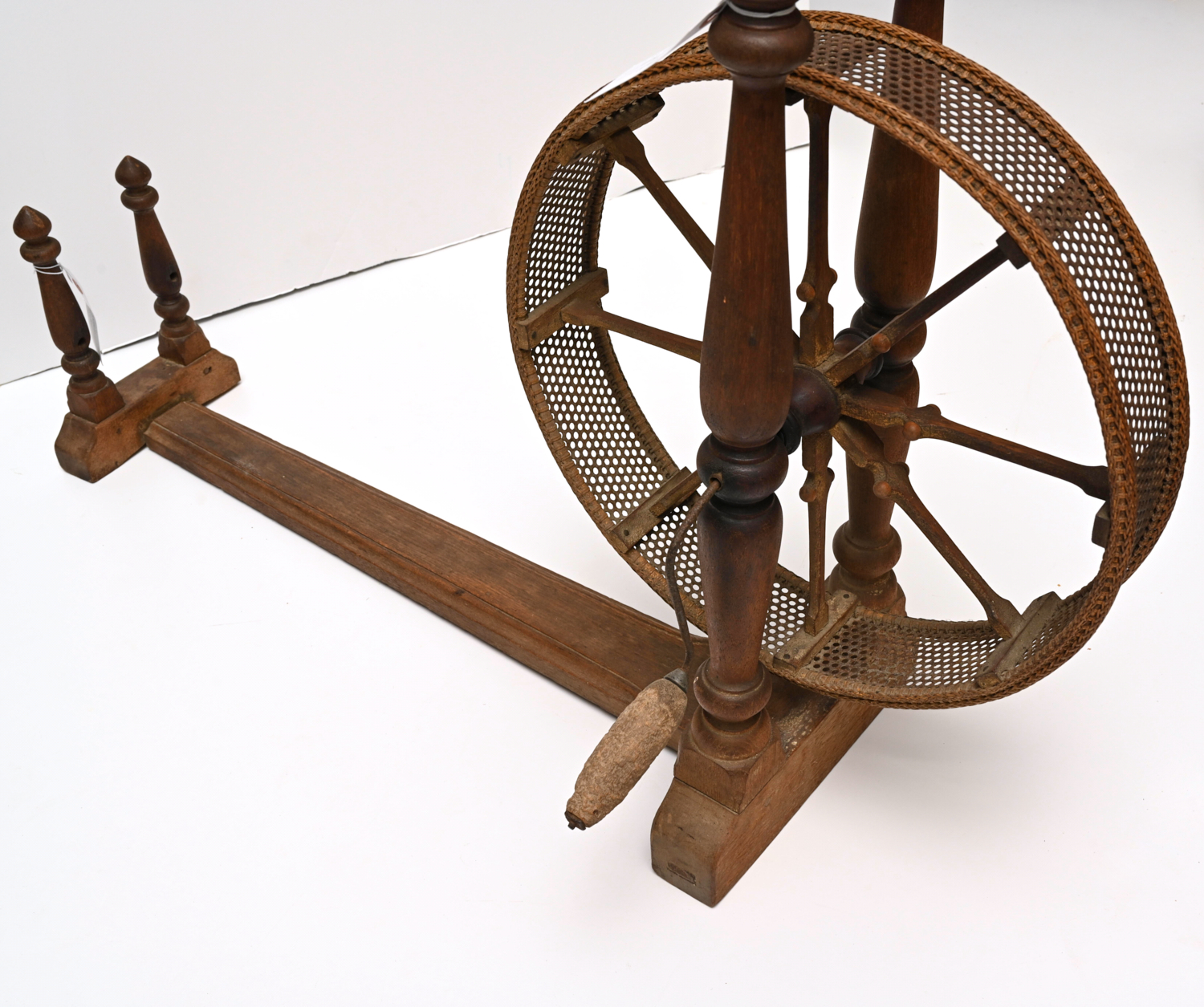 ANTIQUE TABLE TOP SPINNING WHEEL 19th/20th