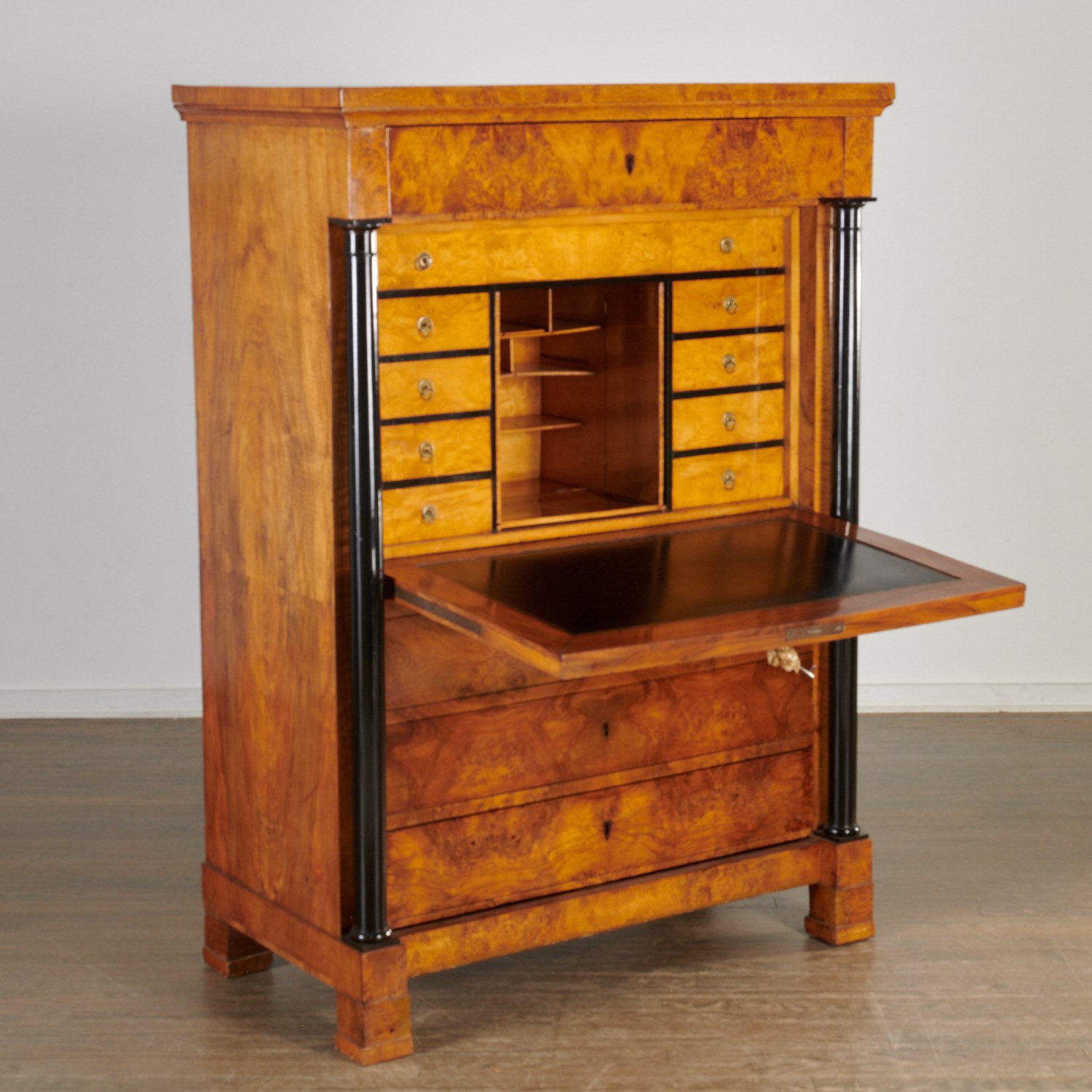 BIEDERMEIER BURLWOOD SECRETAIRE 2ce3bf