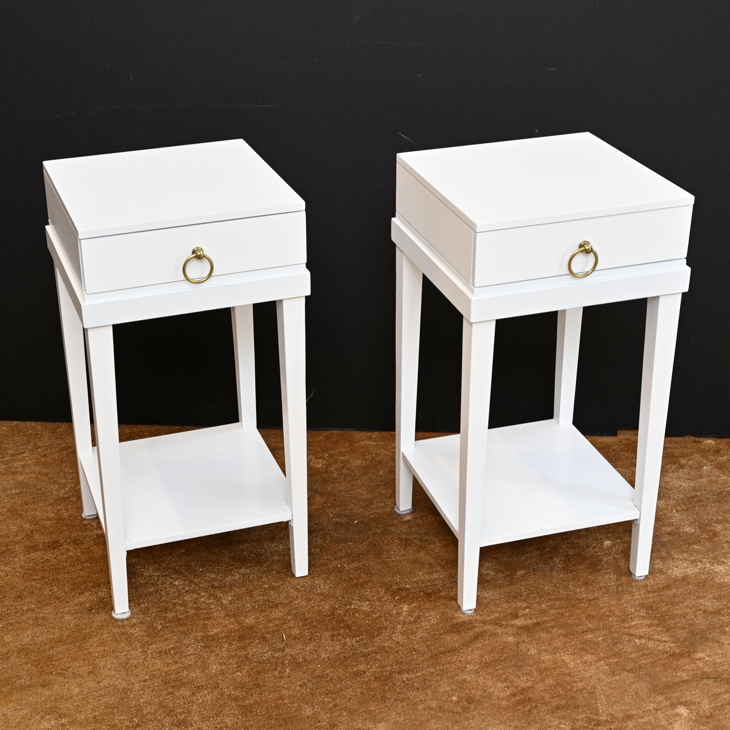 PAIR WHITE PAINTED MODERN NIGHTSTANDS 2ce5ab