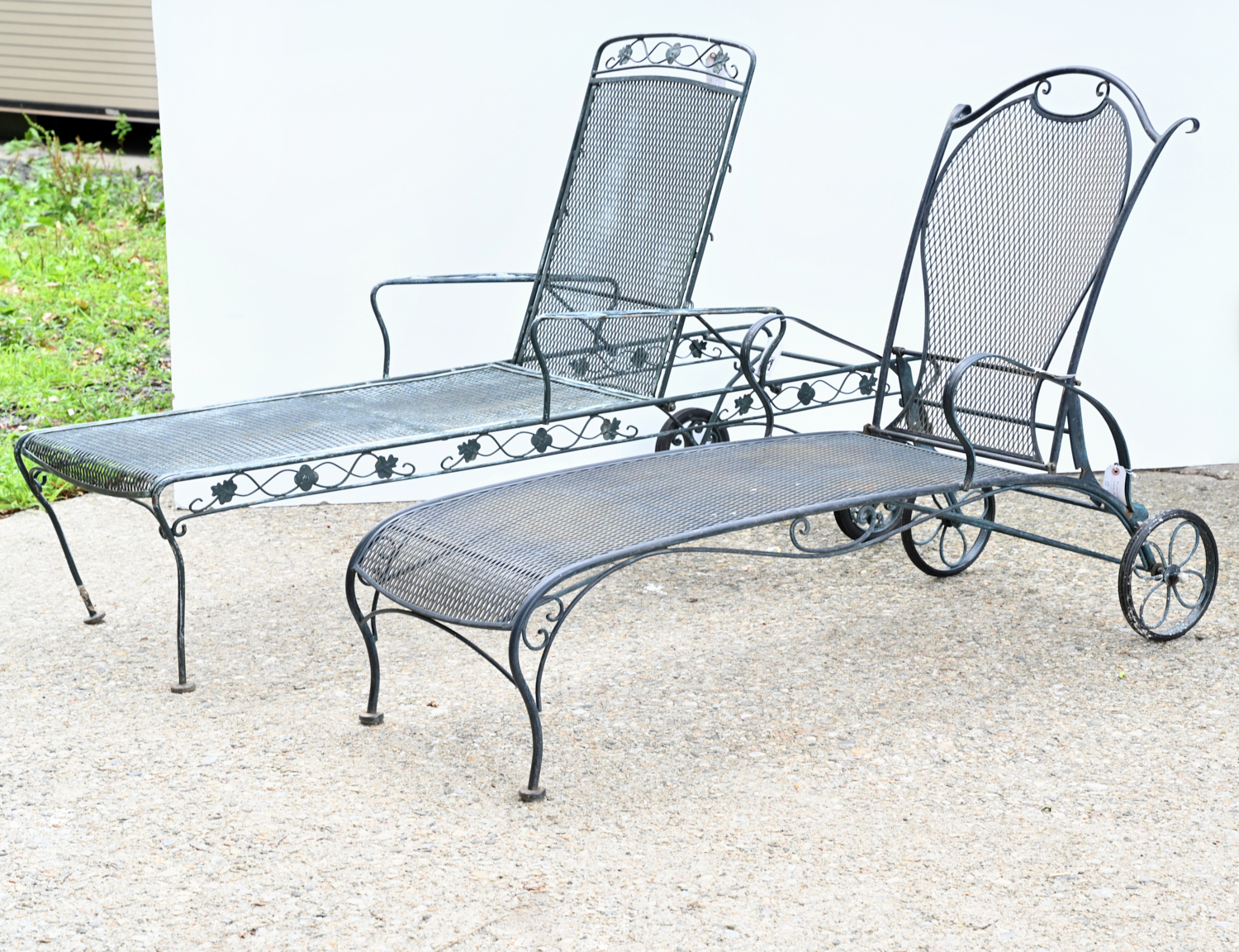  2 WROUGHT IRON PATIO CHAISE LOUNGE 2ce5d8