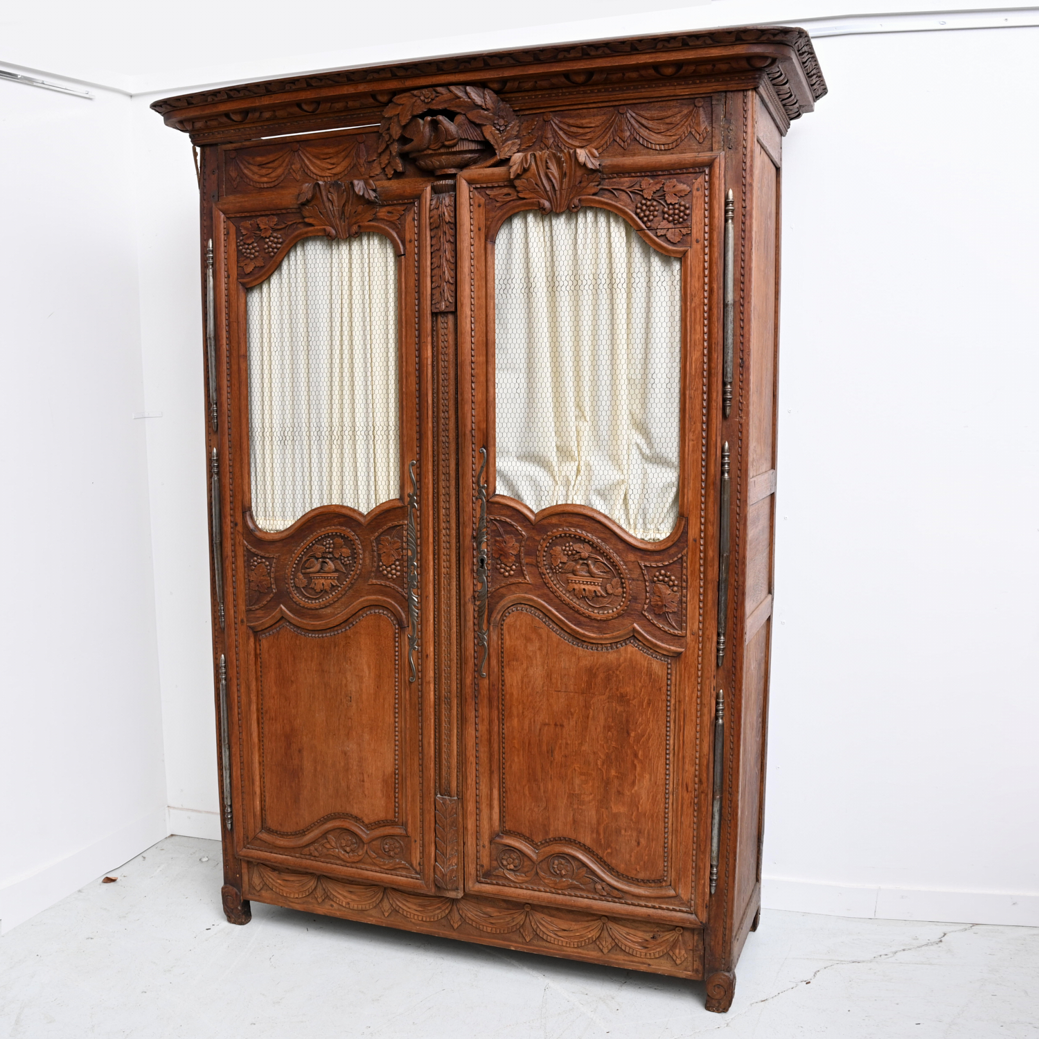 NICE FRENCH ANTIQUE CARVED WALNUT