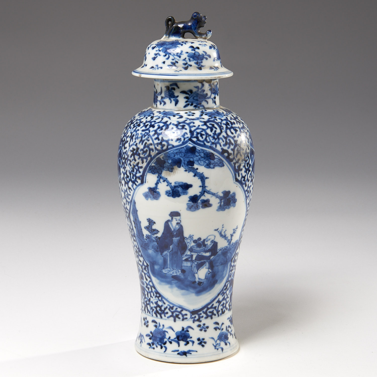 CHINESE BLUE AND WHITE JAR AND 2ce7b7