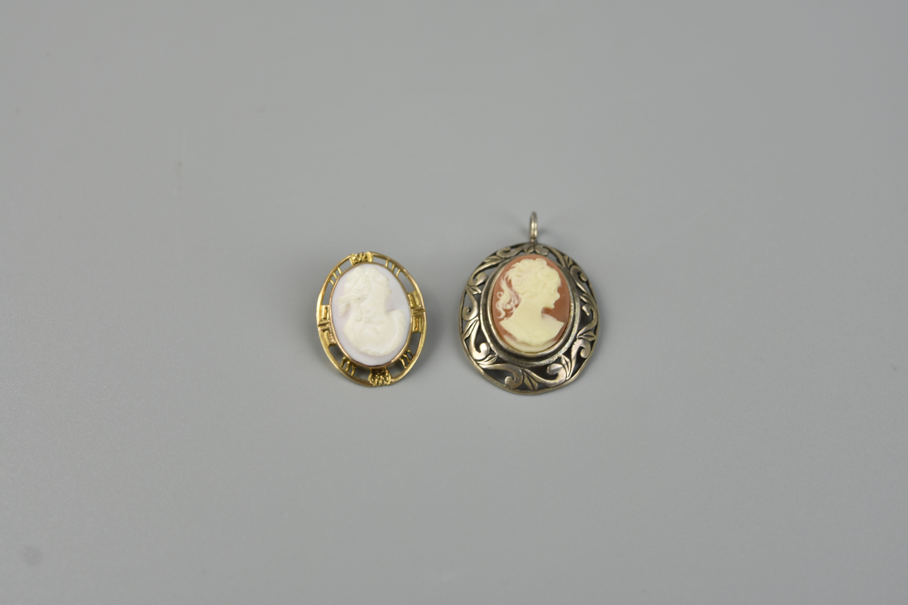 TWO 10K CARAT GOLD CAMEO PIN Two