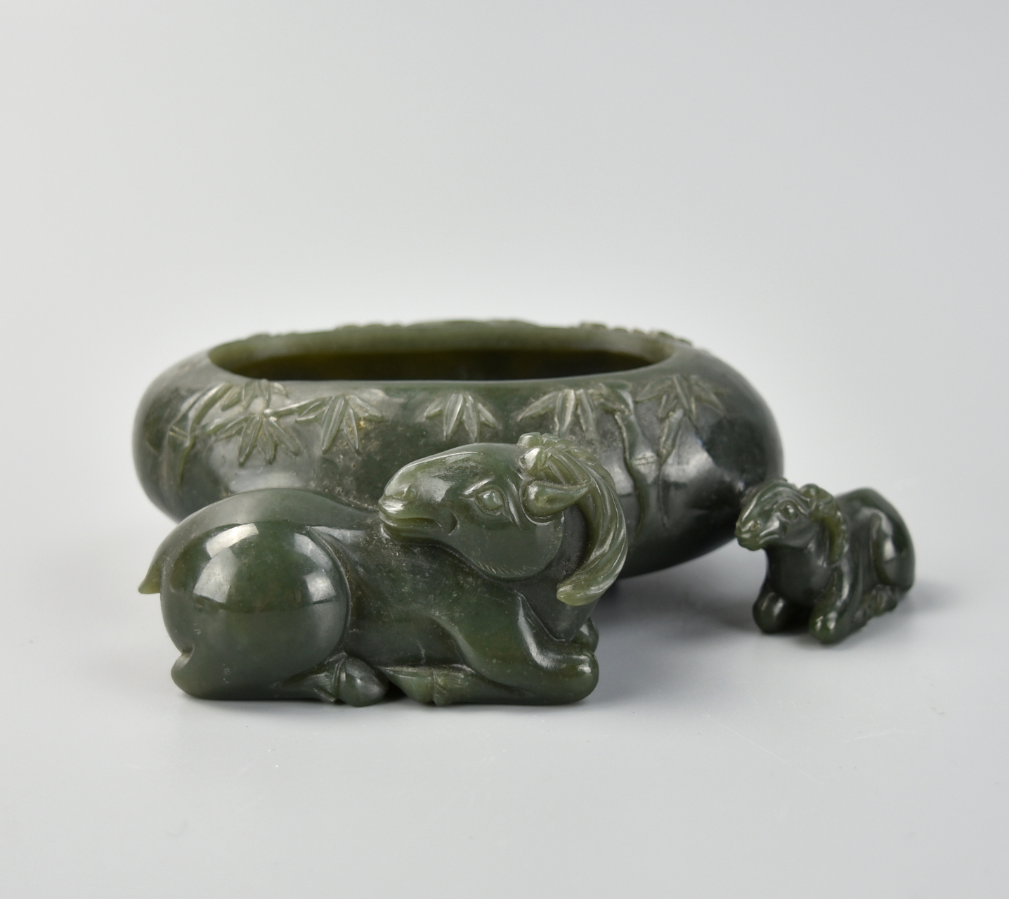 CHINESE CARVED GREEN JADE WASHER 2ce86e