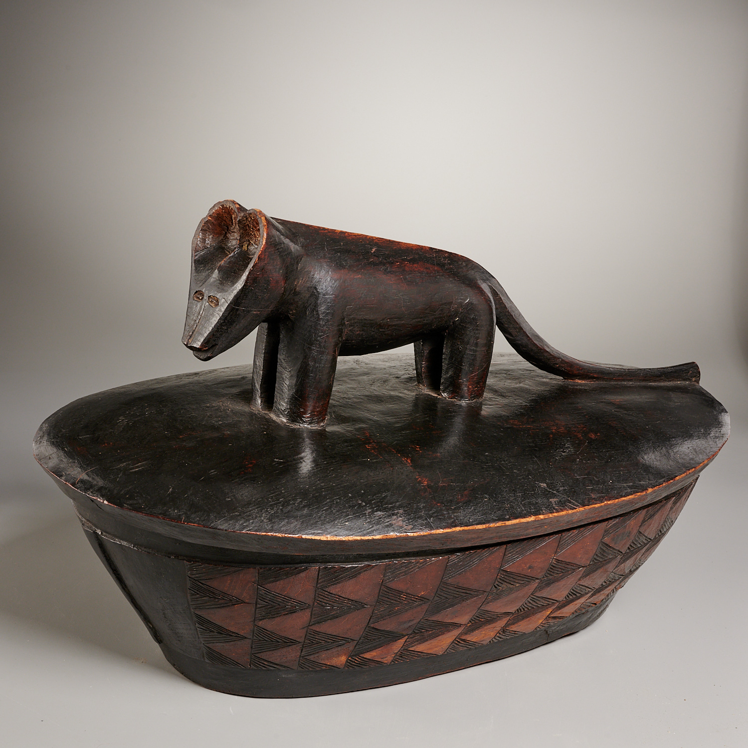 LOZI (BAROTSE), LARGE LIDDED BOWL,