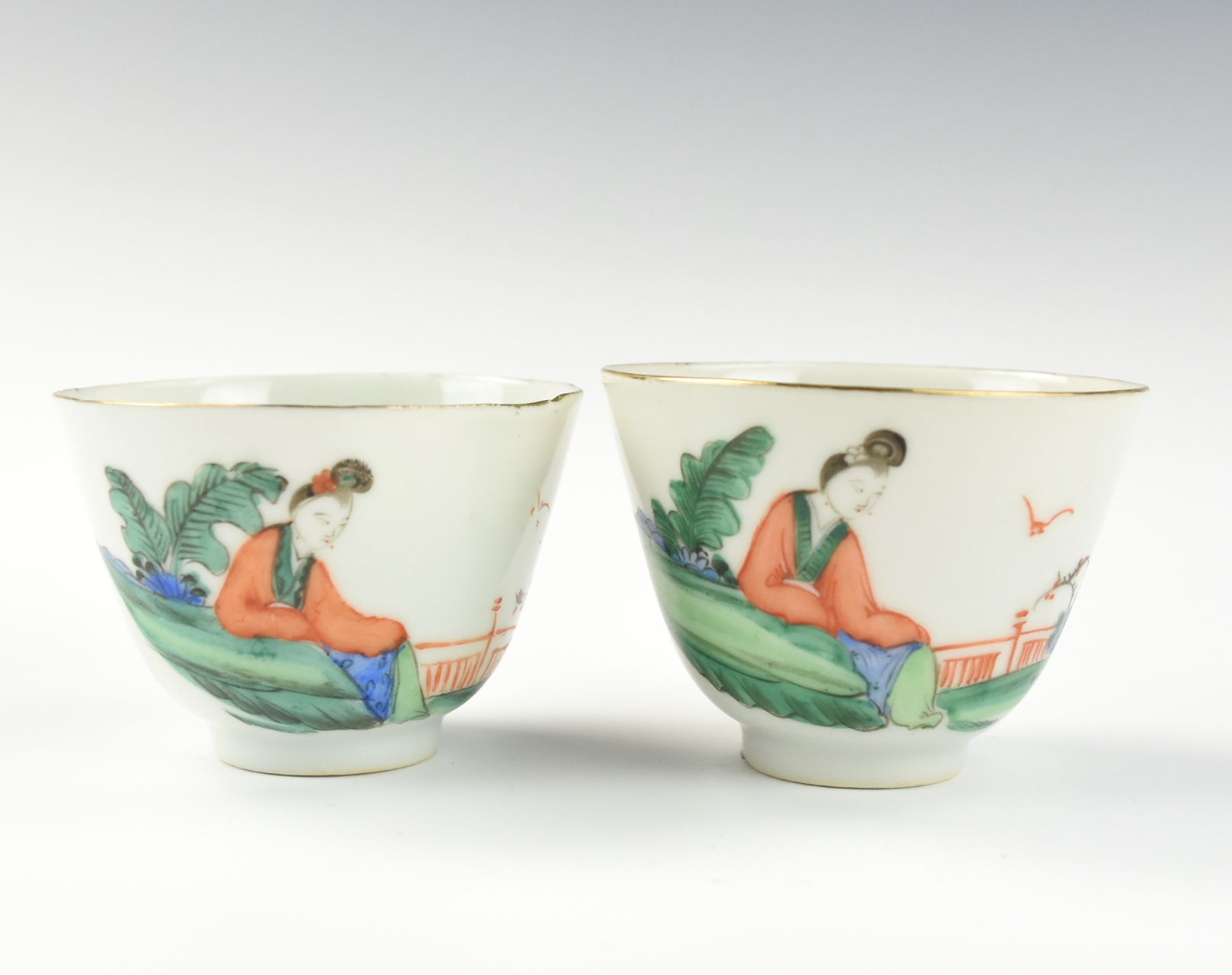 TWO CHINESE FAMILLE ROSE TEACUP 2ce8b0