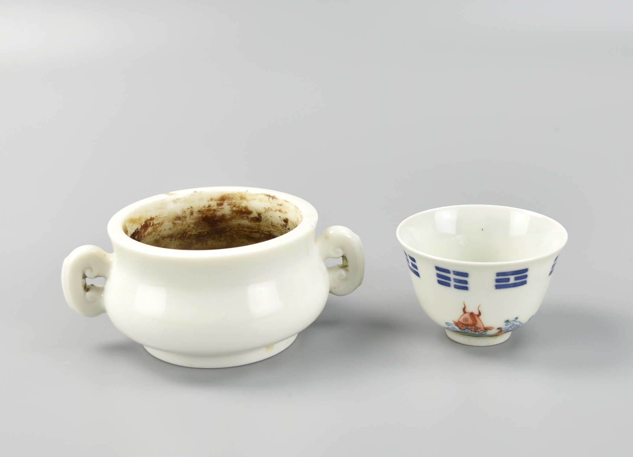 SMALL FISH & TRIGRAM CUP & WHITE