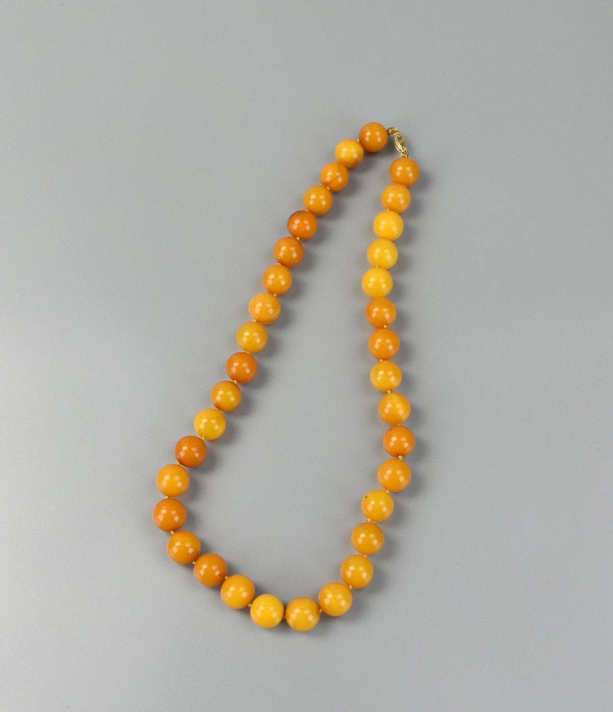 CHINESE BEADED BEESWAX NECKLACE