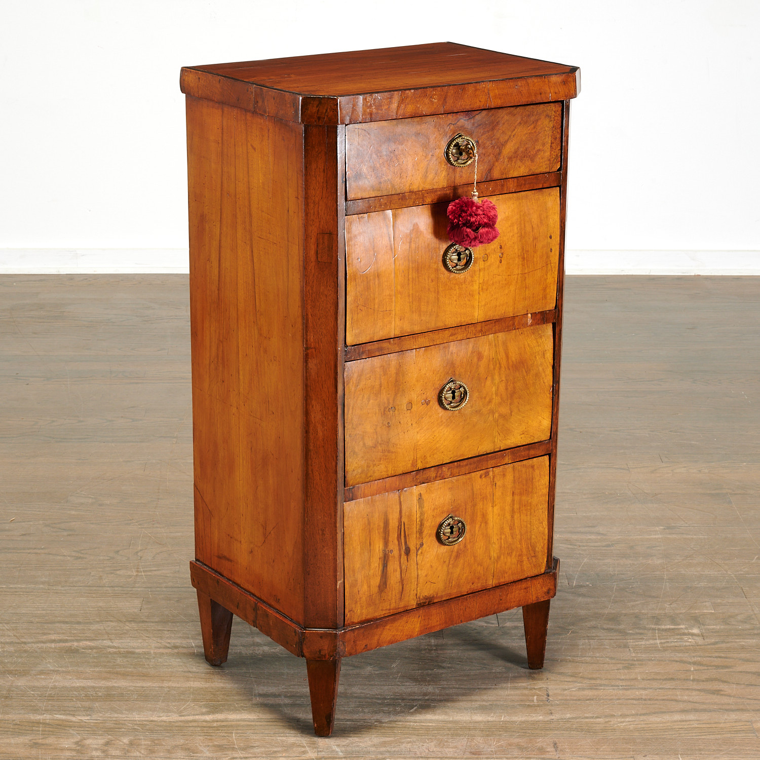 ITALIAN NEOCLASSICAL WALNUT COMMODE 2cea41