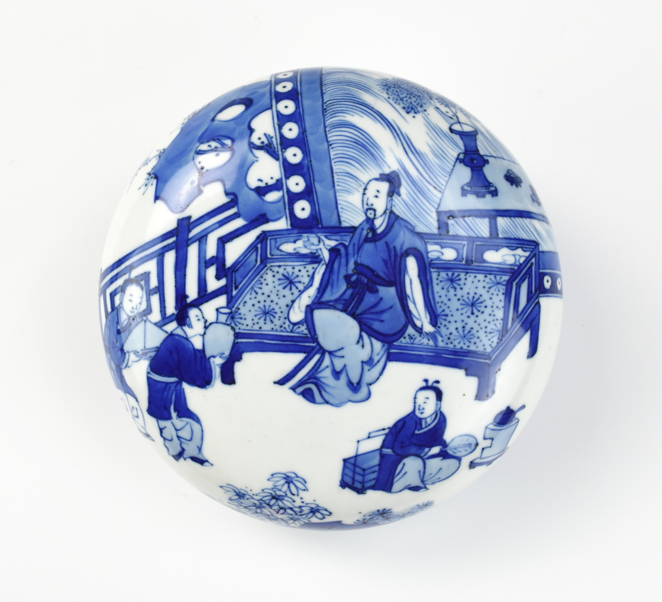 LARGE CHINESE BLUE & WHITE BOX