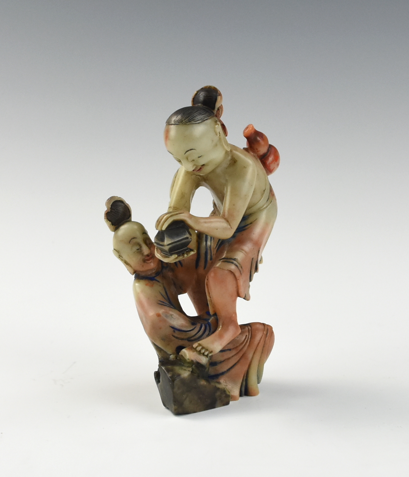 CHINESE SOAPSTONE CARVING OF COUPLES 2ceb5e