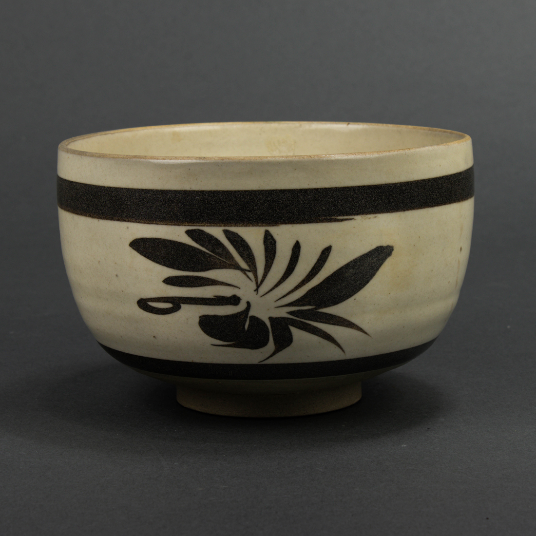 CHINESE CIZHOU WARE FLORAL BOWL Chinese