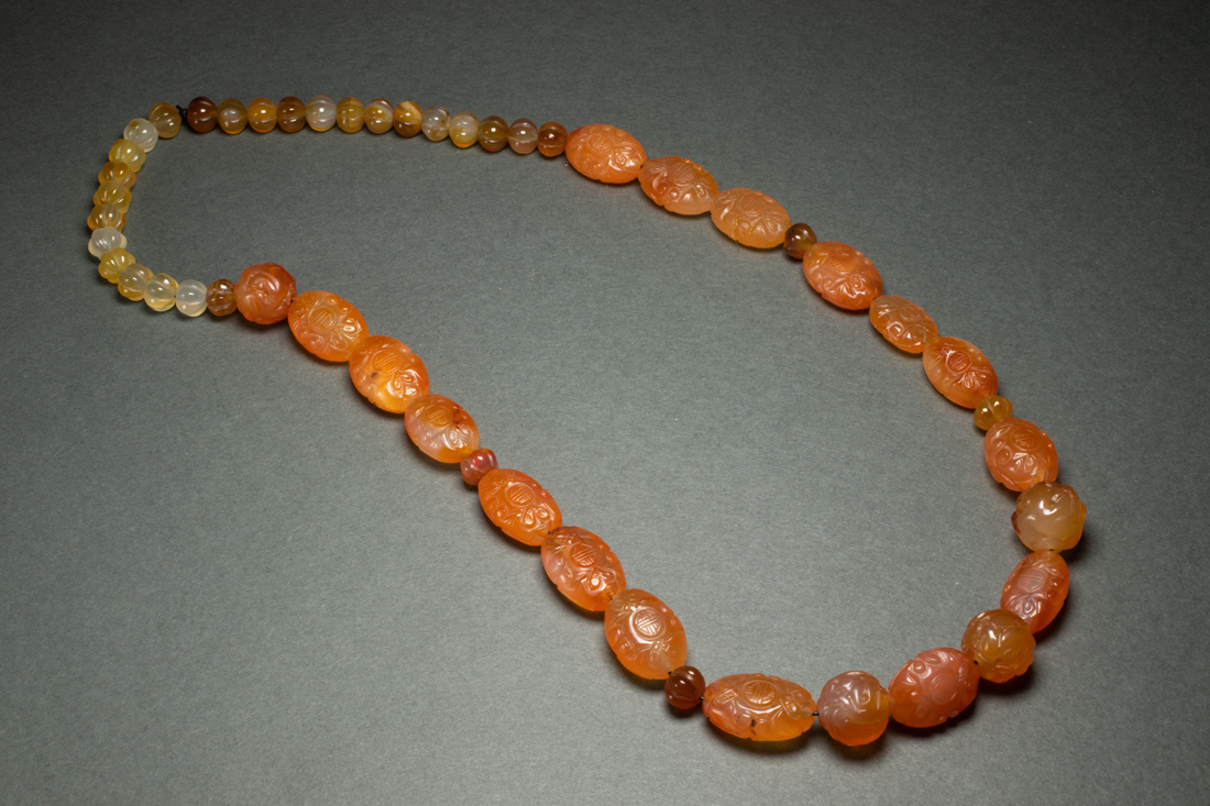 CHINESE CARNELIAN AND AGATE NECKLACE 2d13b3