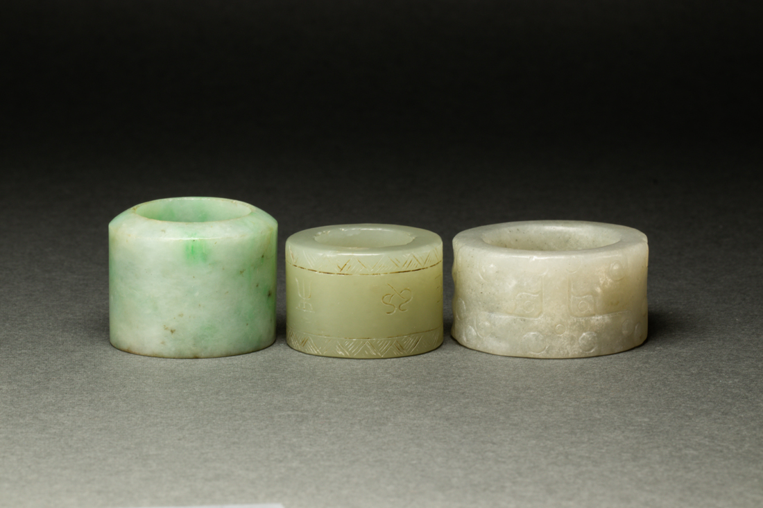  LOT OF 3 CHINESE JADE RINGS lot 2d13d0