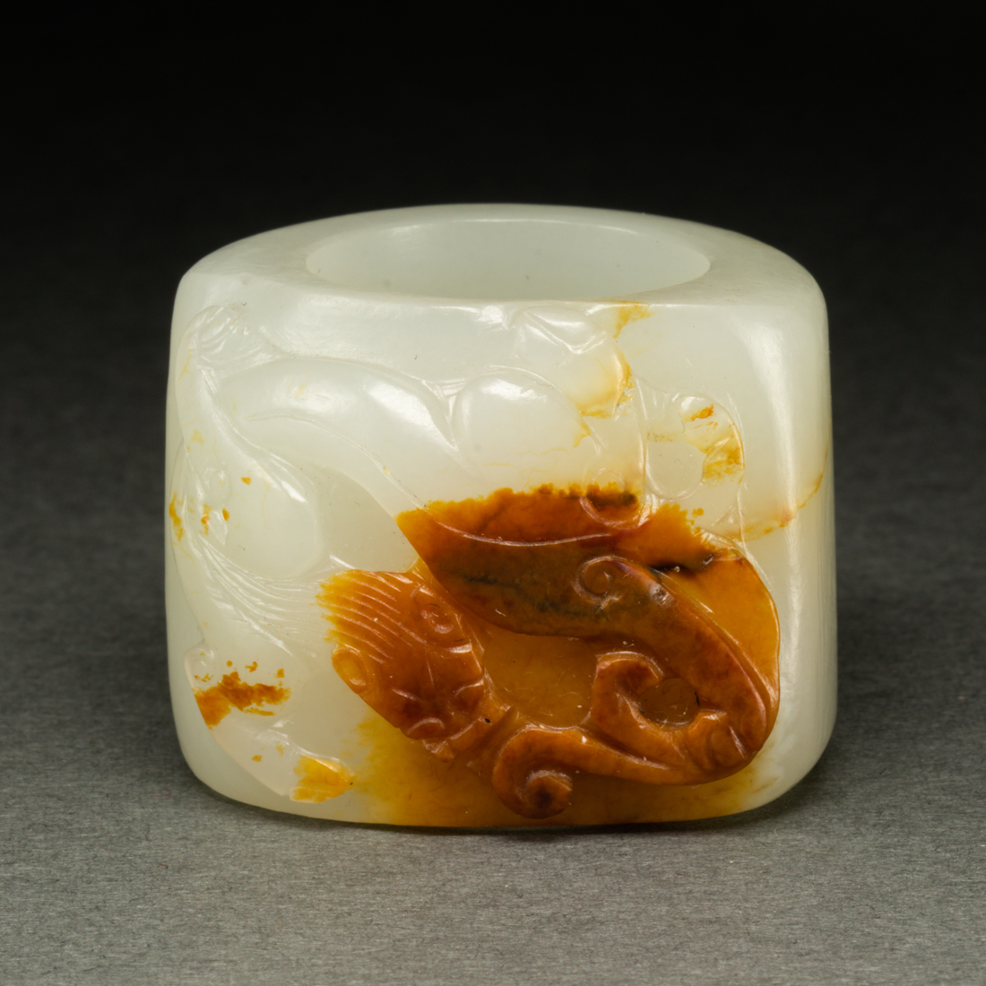 CHINESE WHITE AND RUSSET JADE ARCHER S 2d13e3