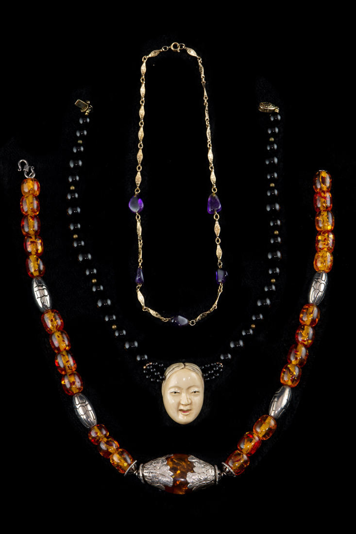  LOT OF 3 BEAD NECKLACES Lot 2d1489