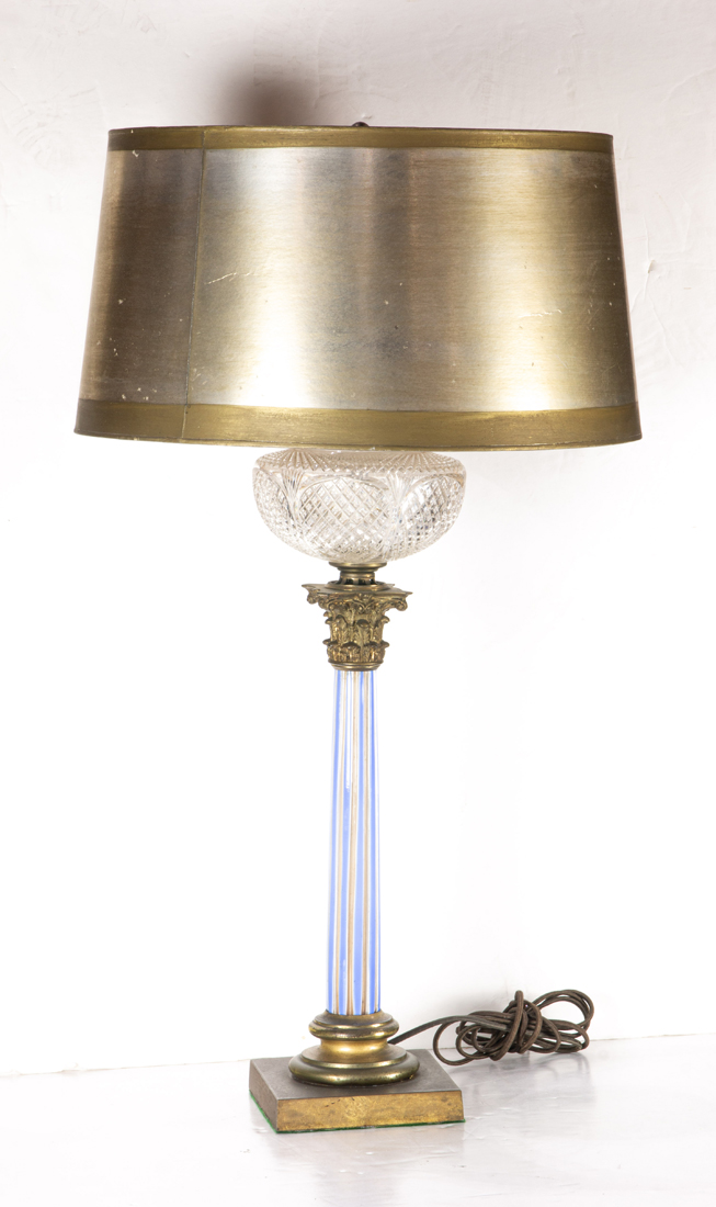 A CLASSICAL STYLE GLASS TABLE LAMP