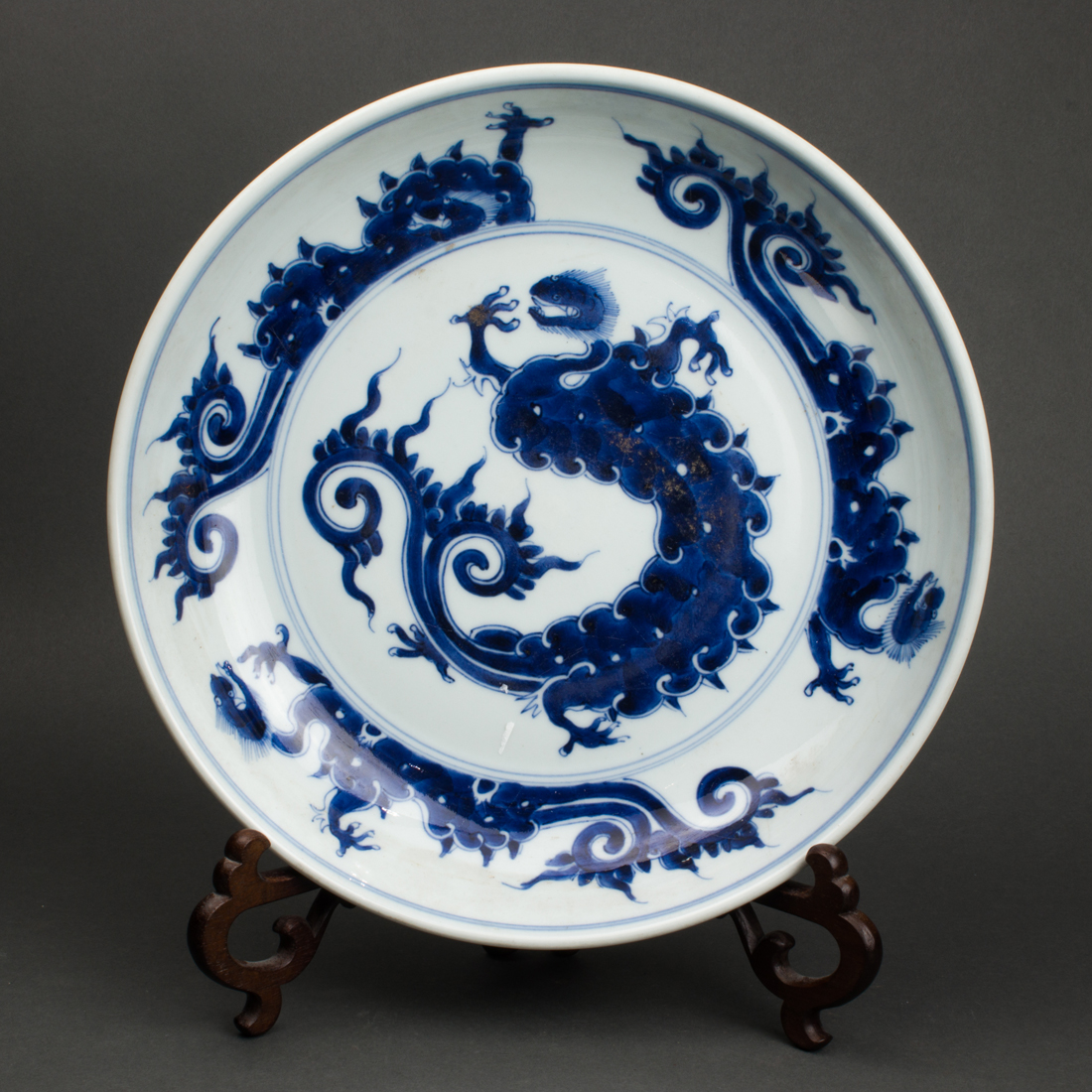 CHINESE BLUE AND WHITE CHARGER 2d15fa