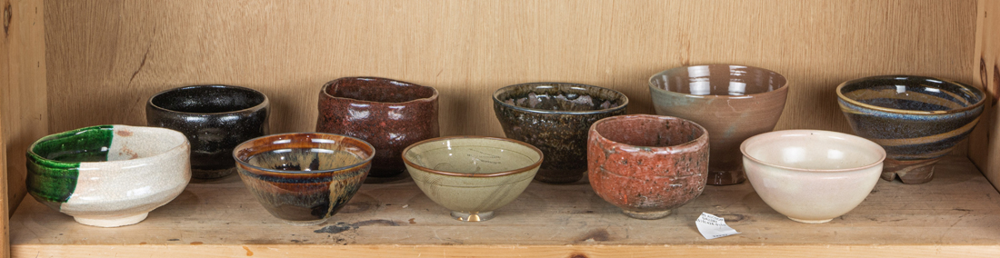 SHELF OF JAPANESE CERAMIC   2d1608