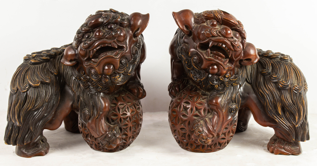 PAIR OF CHINESE ELMWOOD FU LION 2d1642