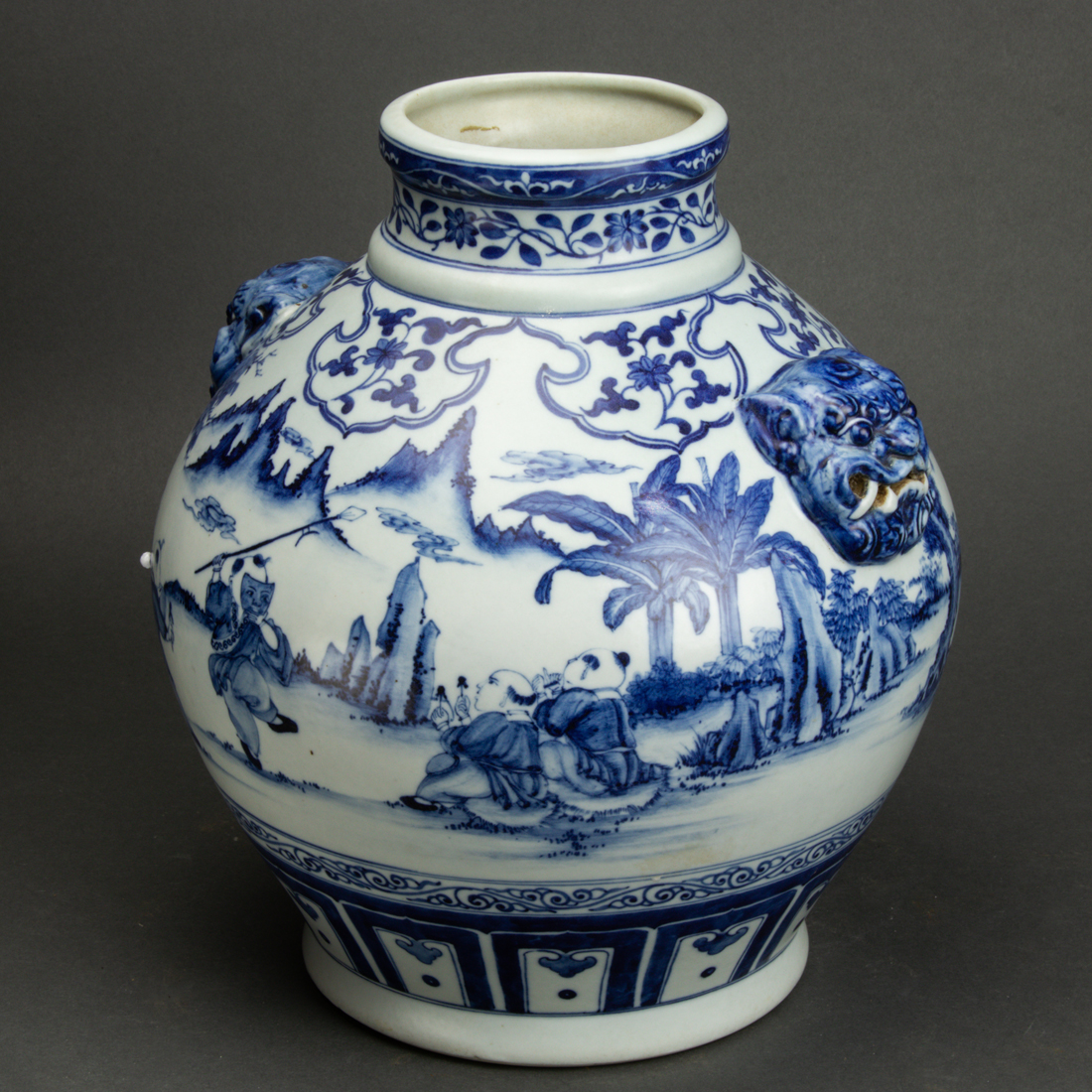 CHINESE BLUE AND WHITE HANDLED 2d1652