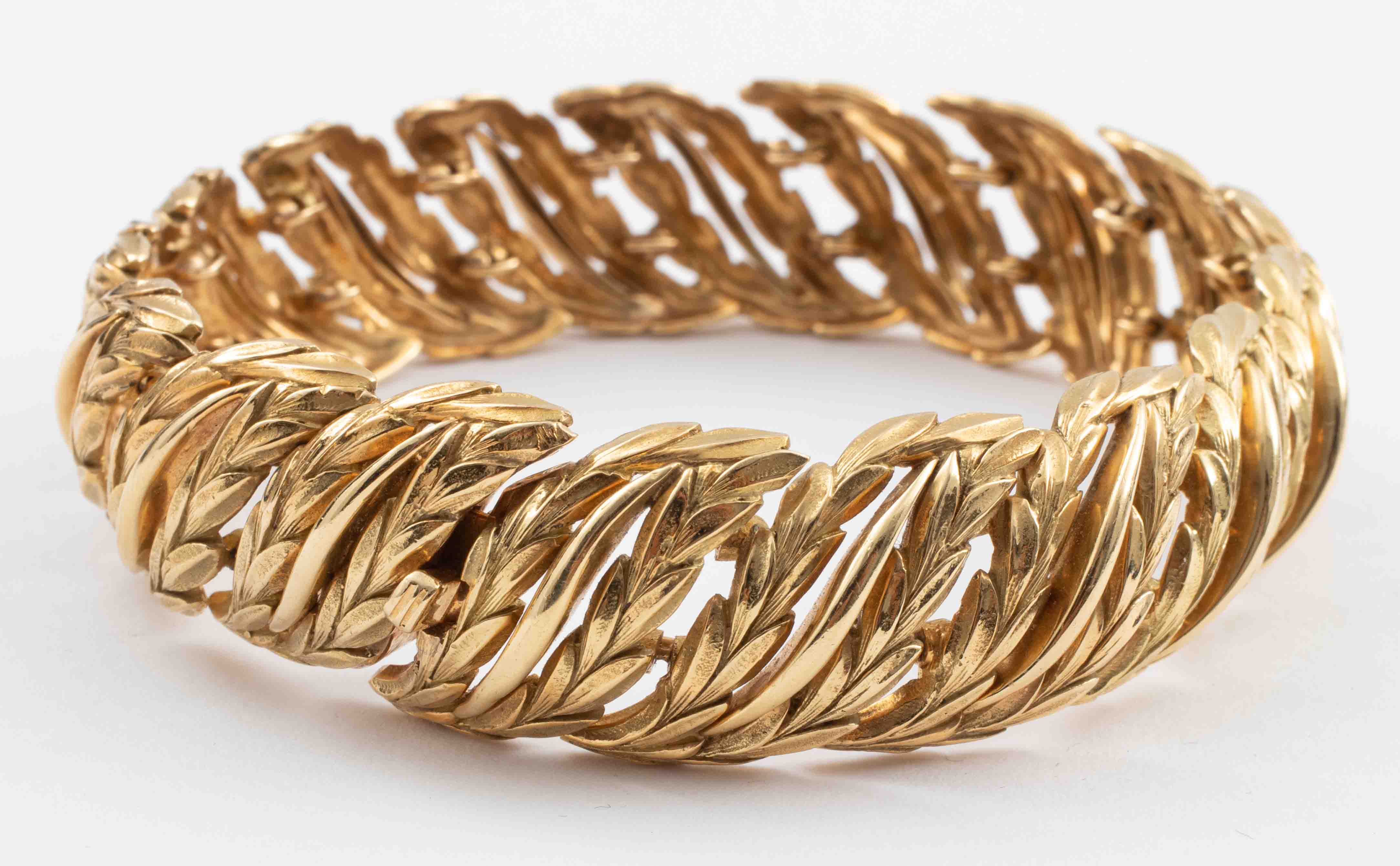 1950S 18K YELLOW GOLD LAUREL WREATH