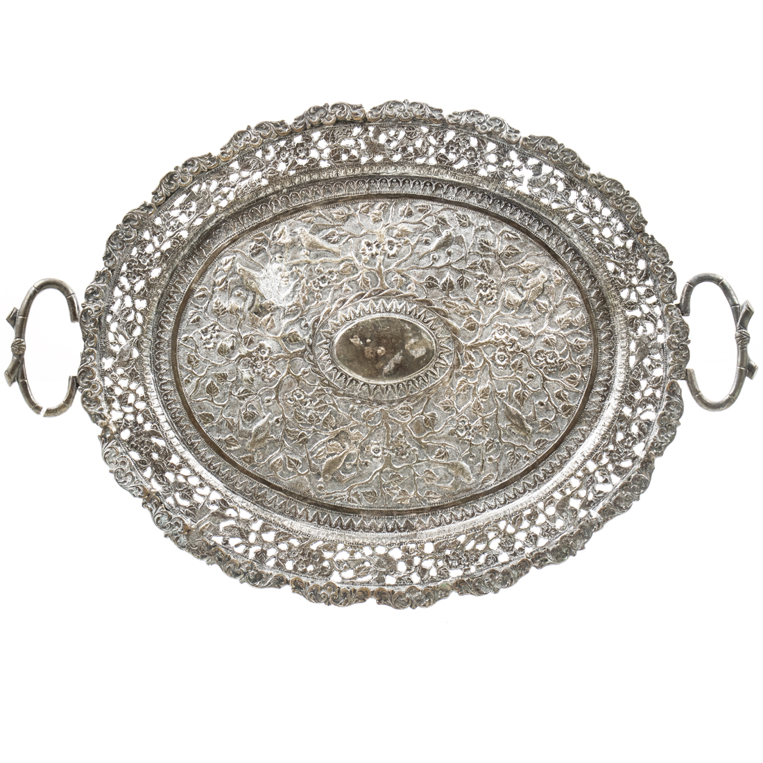AN INDIAN RETICULATED SILVER TRAY 2d1731