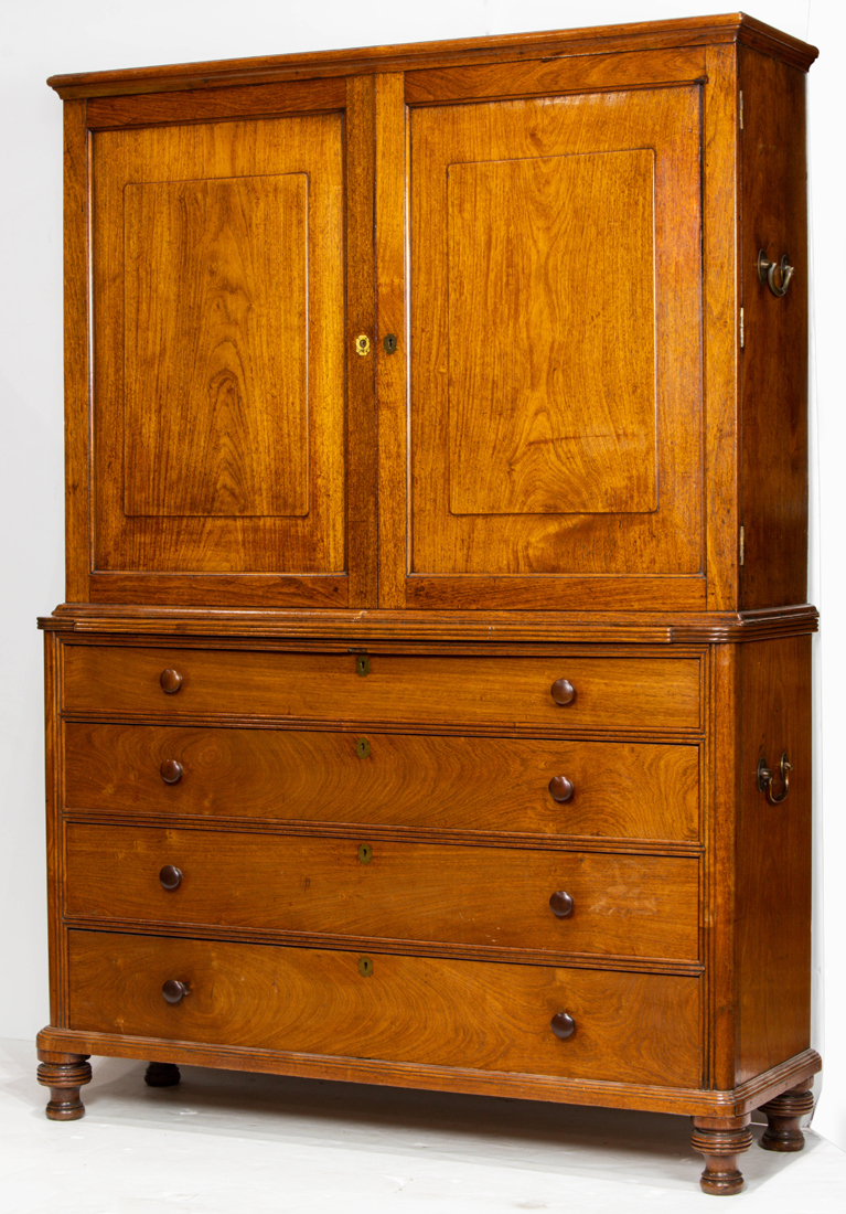 AN ENGLISH LINEN PRESS CIRCA 1800