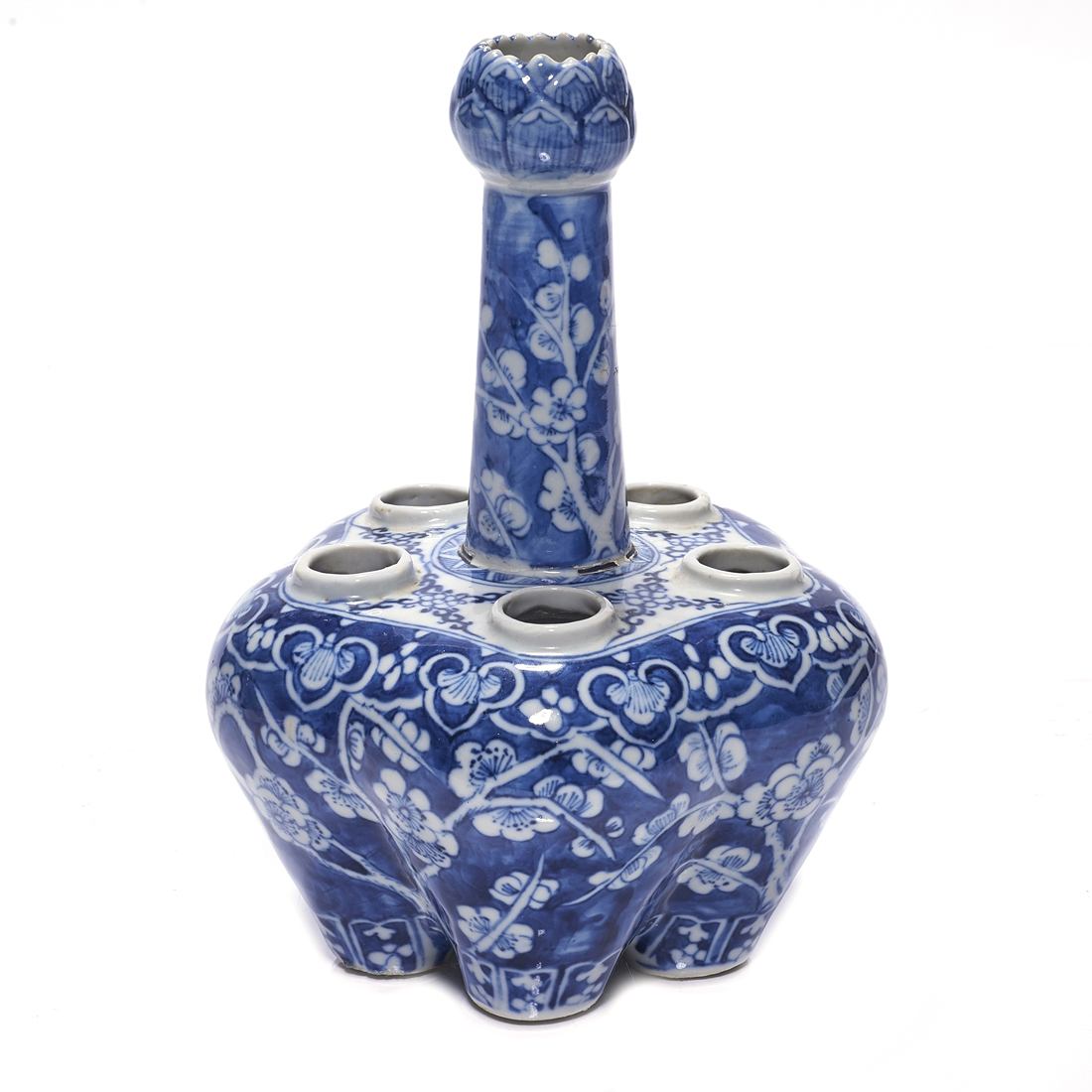 CHINESE BLUE AND WHITE LOTUS VASE 2d1a25