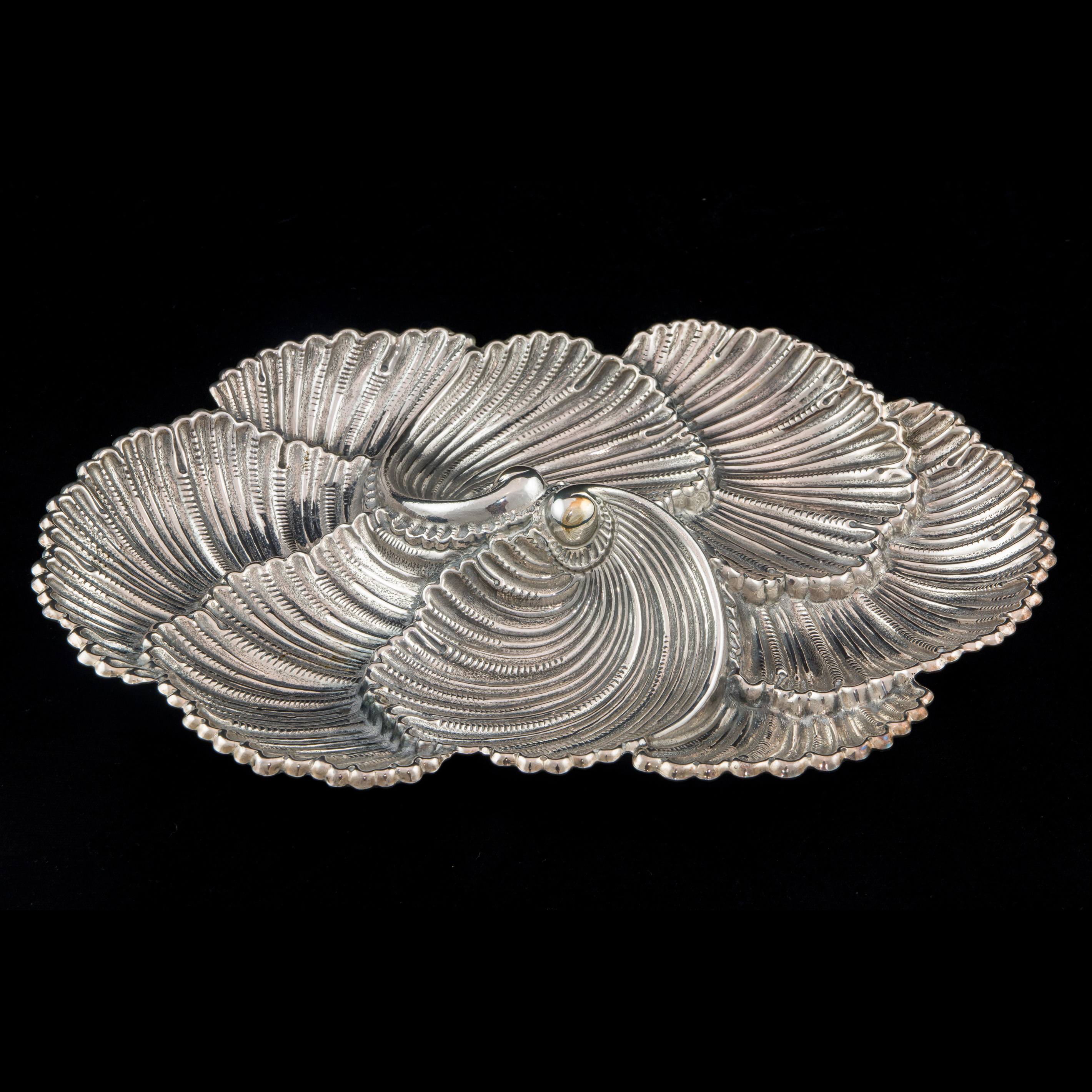 A BUCCELLATI STERLING SHELL FORM 2d1b07