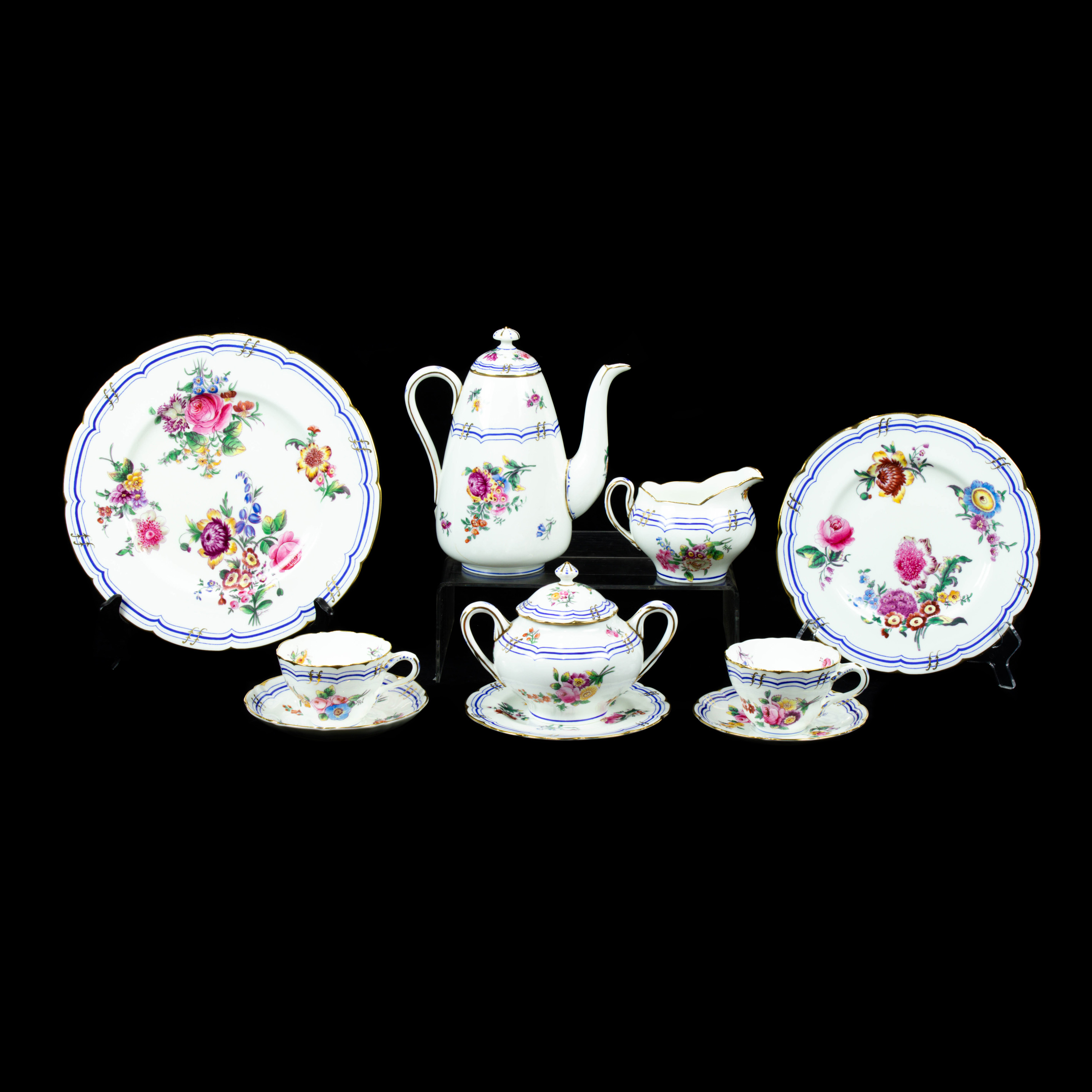 A COALPORT ASSEMBLED DINNER SERVICE 2d1b54