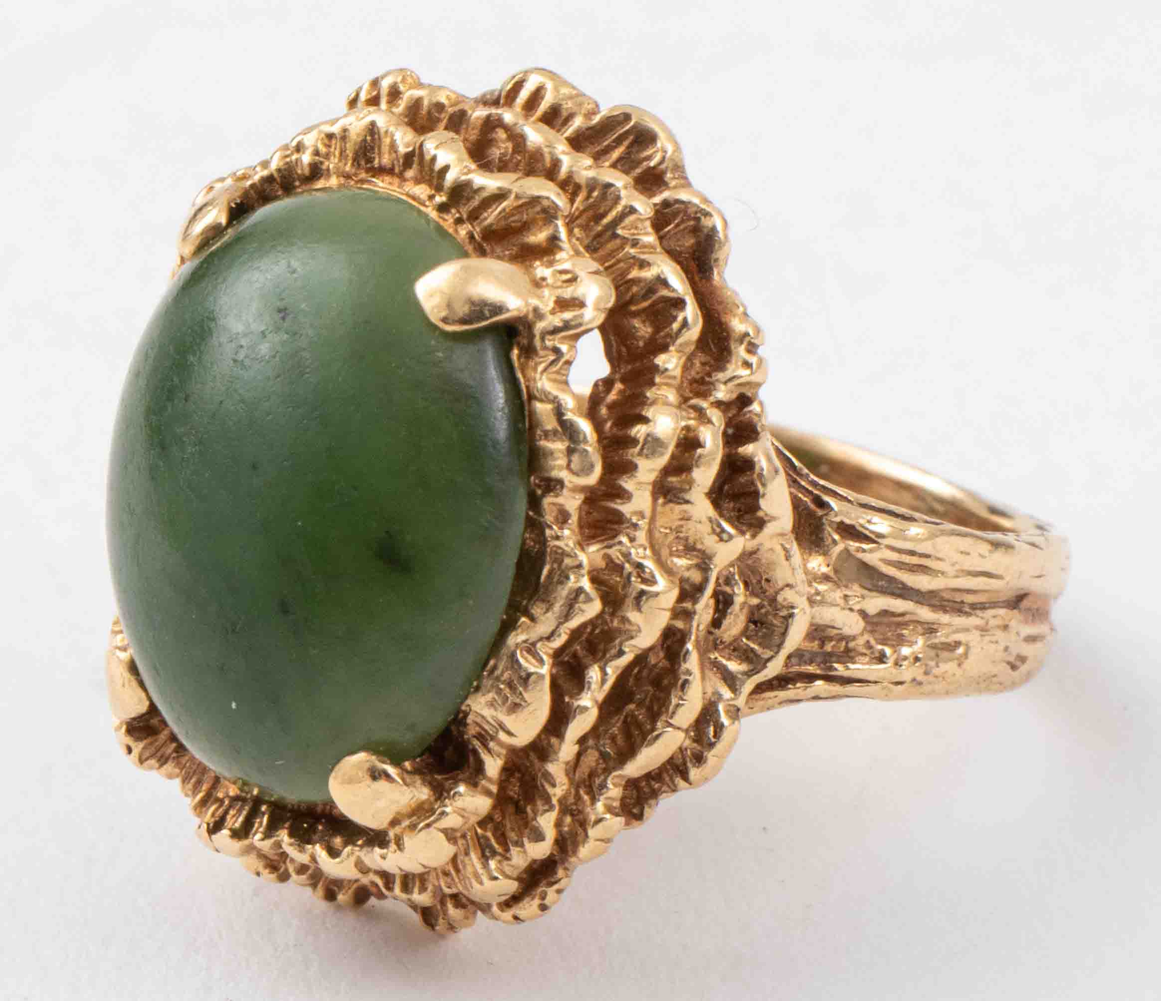 VINTAGE 14K YELLOW GOLD JADE RING 2d1e2b