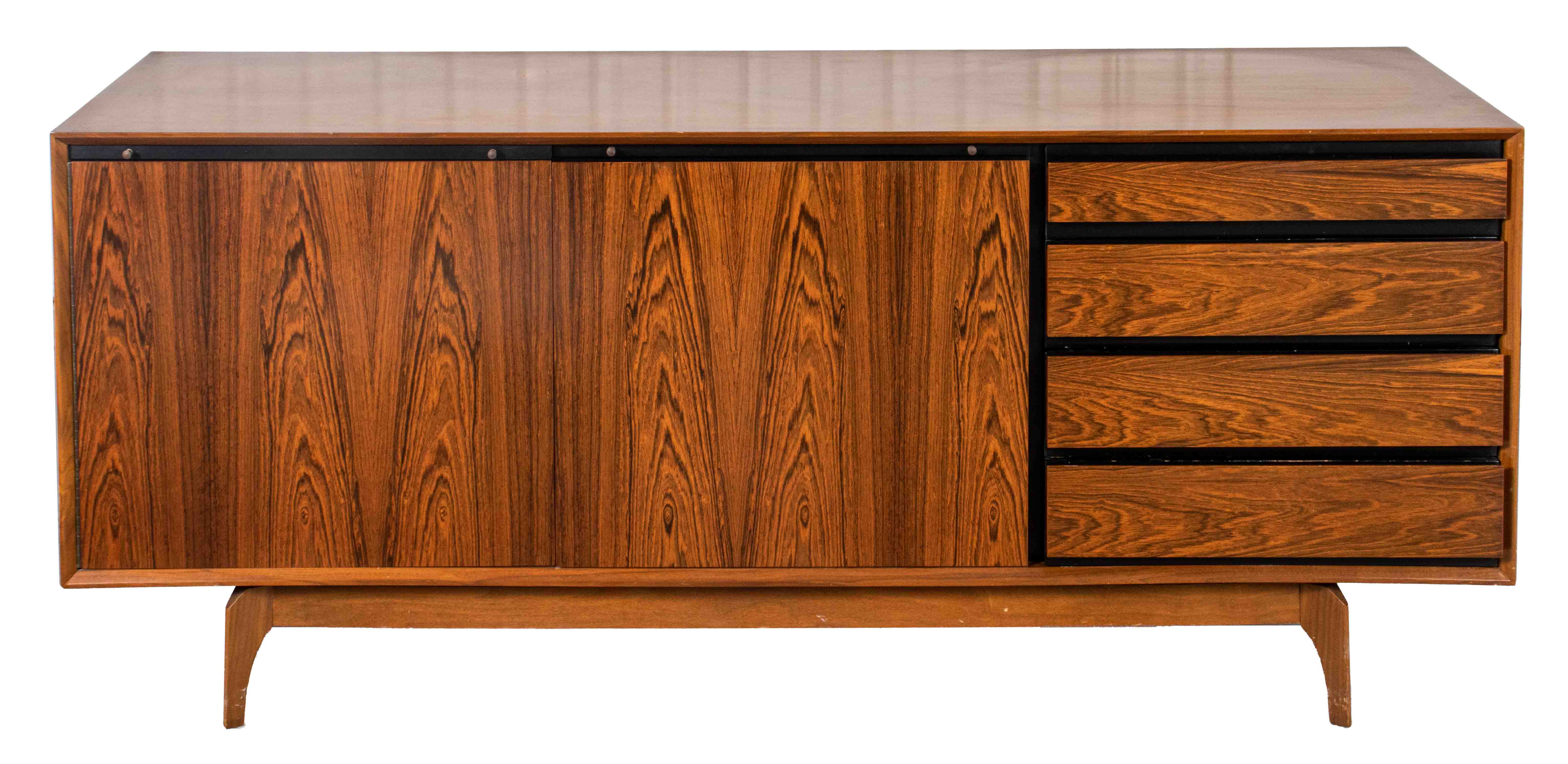 MID-CENTURY MODERN ROSEWOOD CREDENZA