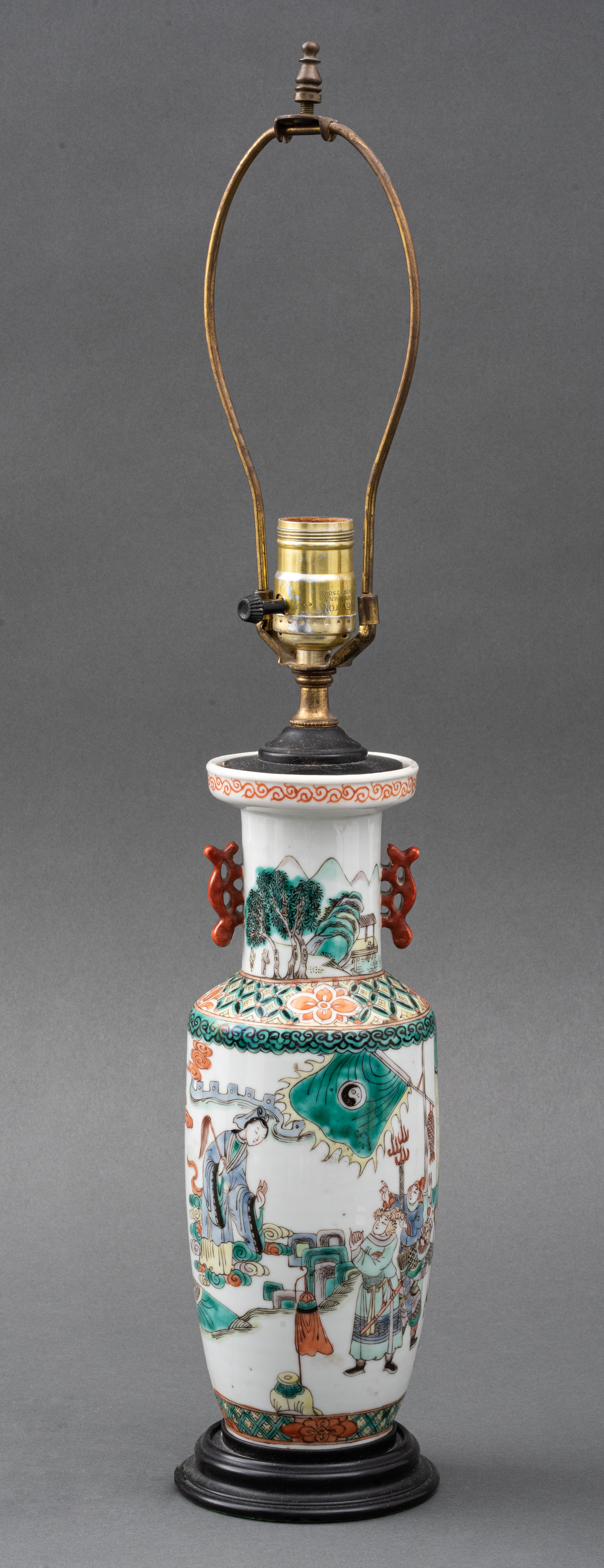 CHINESE PORCELAIN LAMP WITH FIGURAL 2d2000