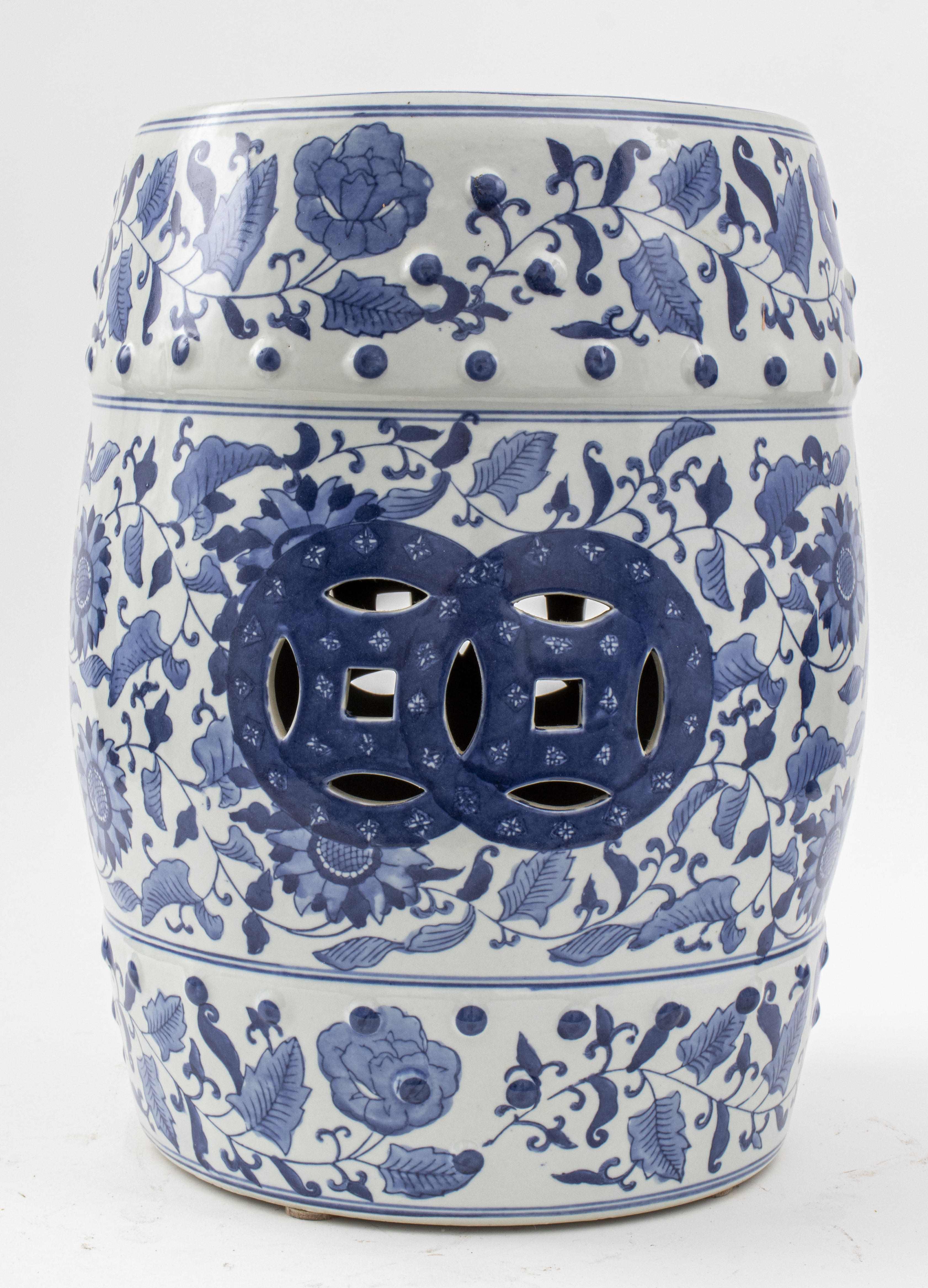 CHINESE BLUE AND WHITE GLAZED CERAMIC 2d2019