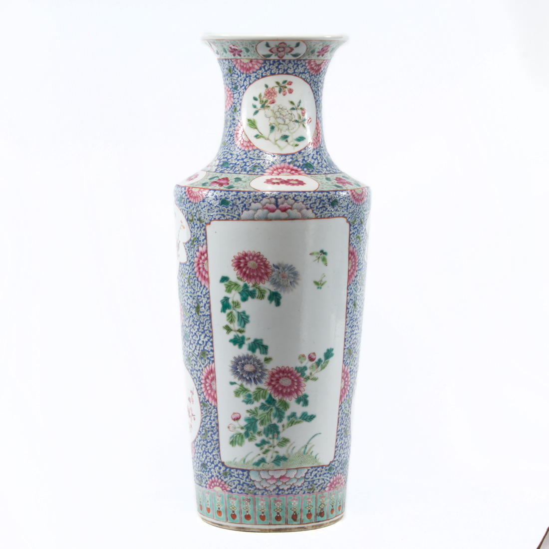 CHINESE FAMILLE ROSE VASE Chinese 2d231b