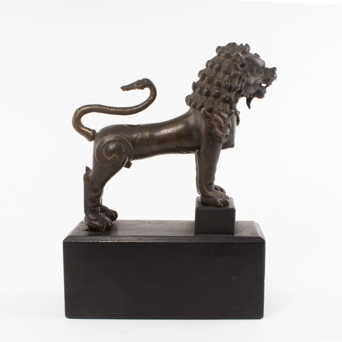 TIBETAN BRONZE LION FIGURE Tibetan 2d275b