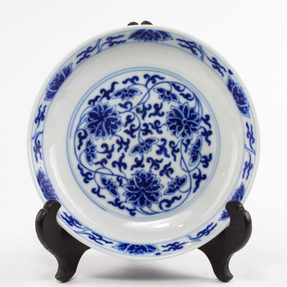 CHINESE BLUE AND WHITE DISH Chinese 2d277b