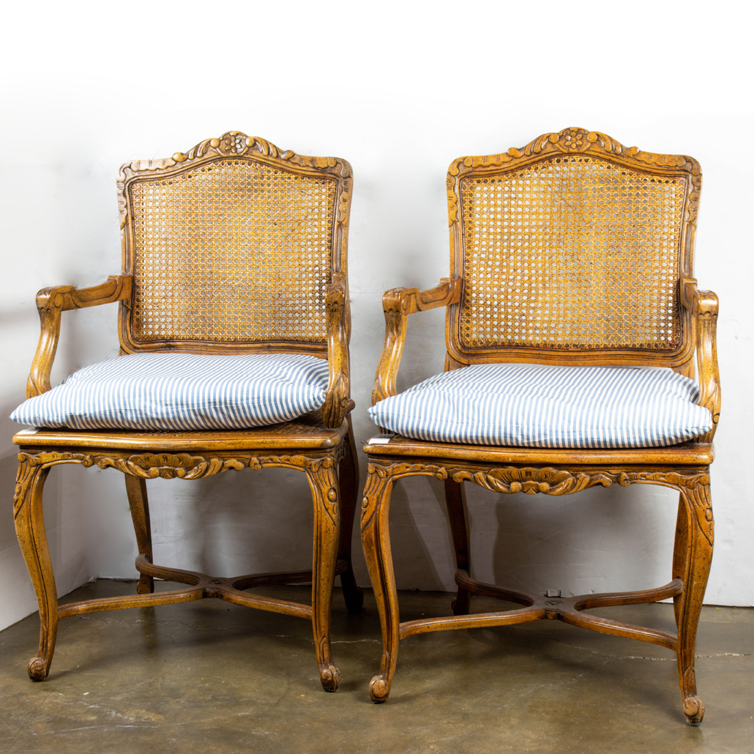 PAIR OF LOUIS XV STYLE CHAIRS Pair 2d28fd