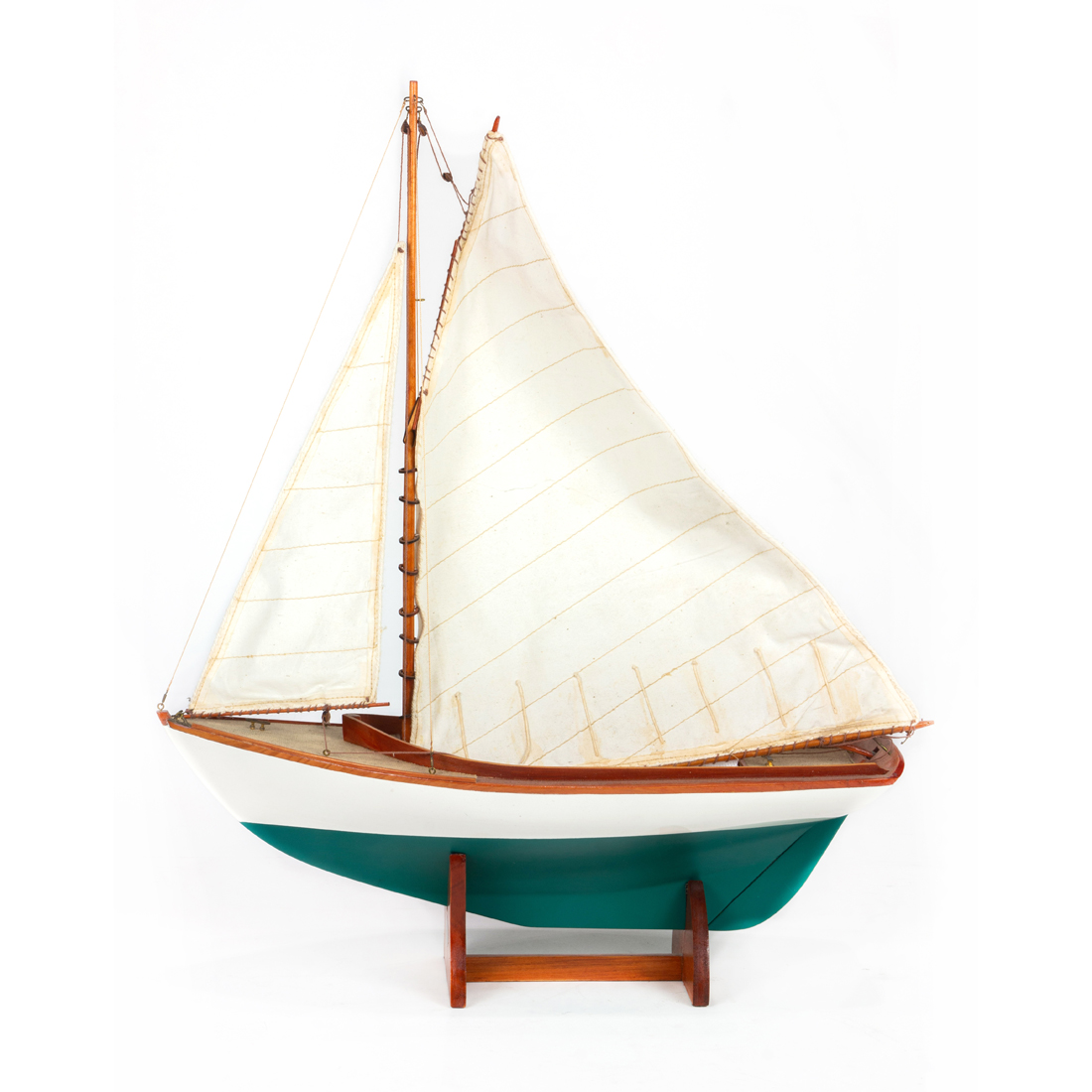 A SCALE MODEL SAILBOAT ON STAND 2d2932