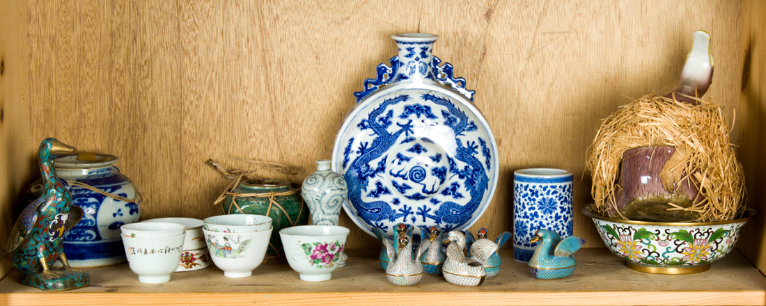 SHELF OF MISCELLANEOUS CHINESE 2d295f