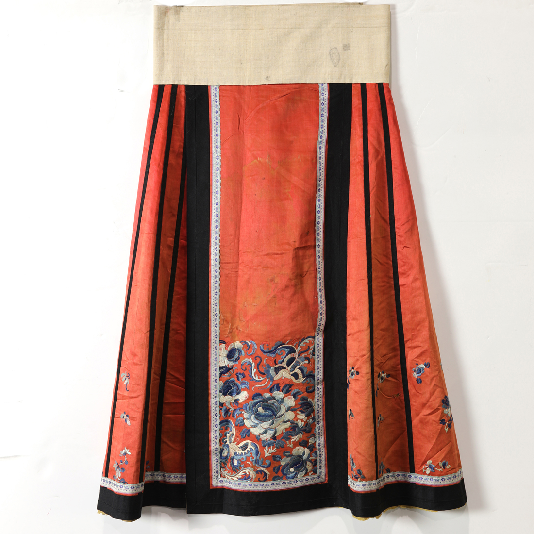 CHINESE EMBROIDERED LADY'S APRON