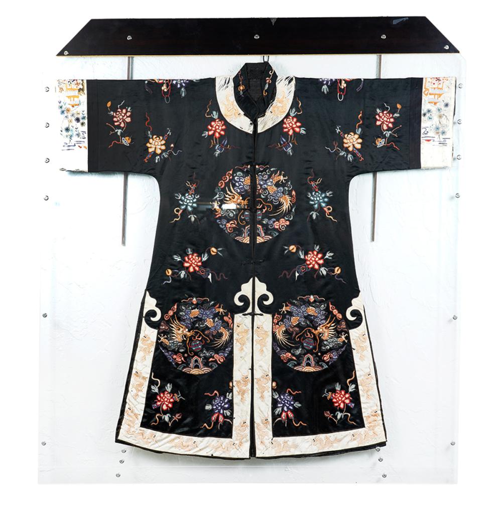 CHINESE SILK ROBE WITH DRAGON MOTIFPossibly