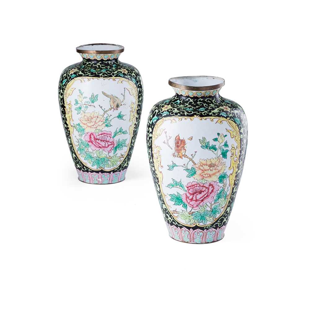 PAIR OF CANTON PAINTED ENAMEL VASES
QING