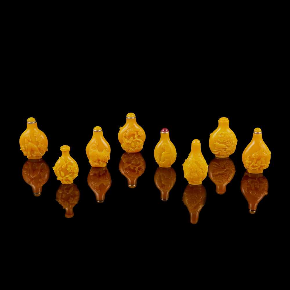 GROUP OF EIGHT YELLOW PEKING GLASS 2d0a95