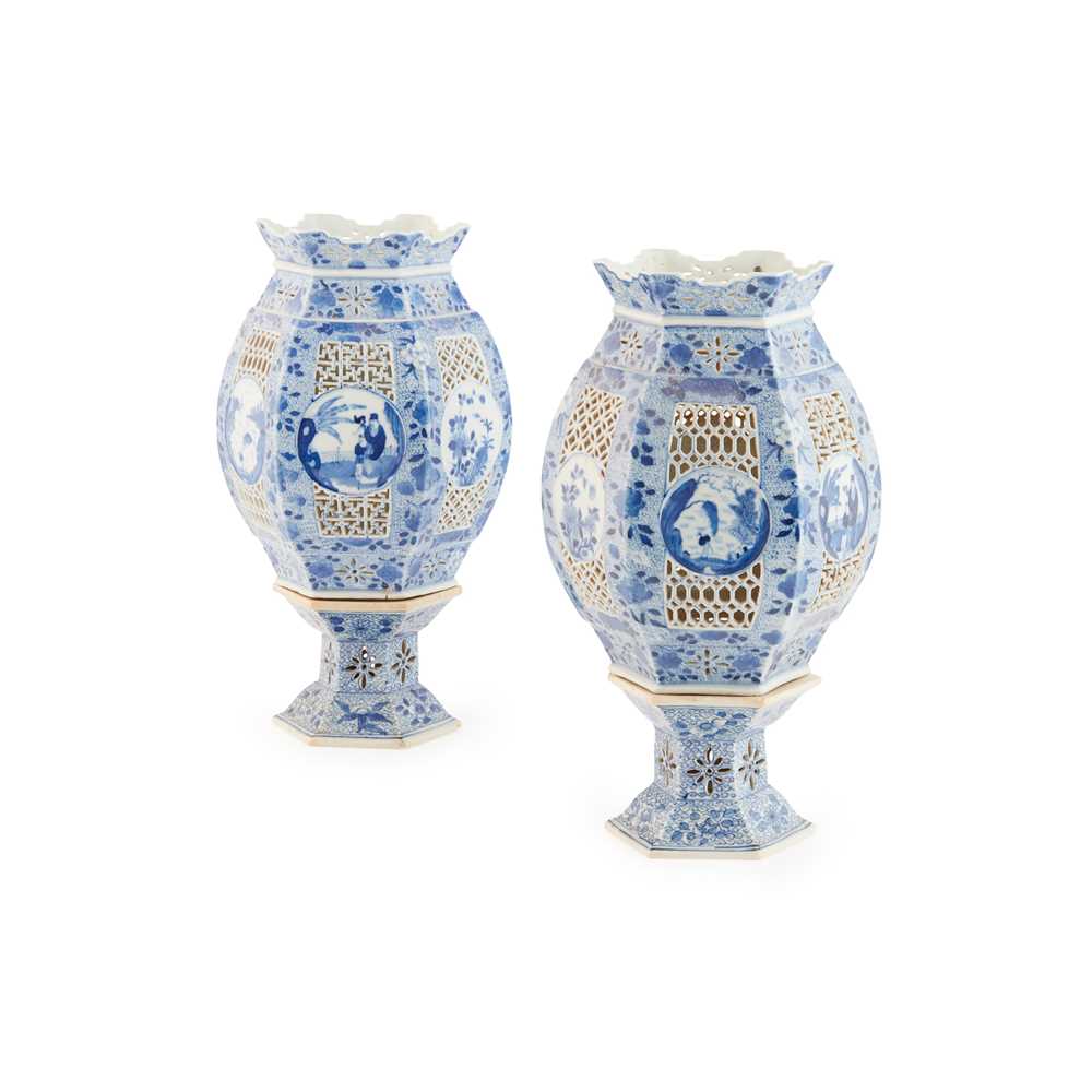 PAIR OF BLUE AND WHITE RETICULATED 2d0ac7