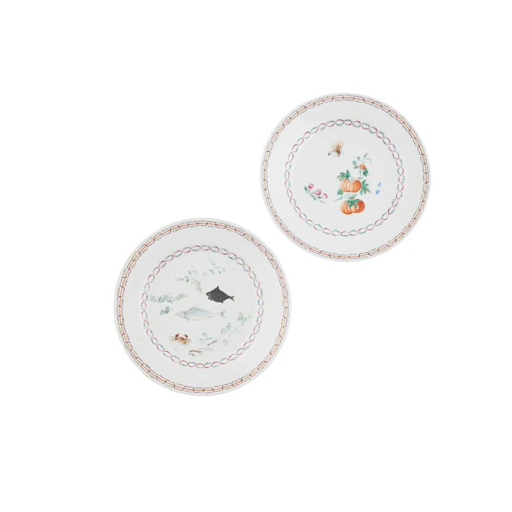TWO EXPORT FAMILLE ROSE DISHES QING 2d0b0b